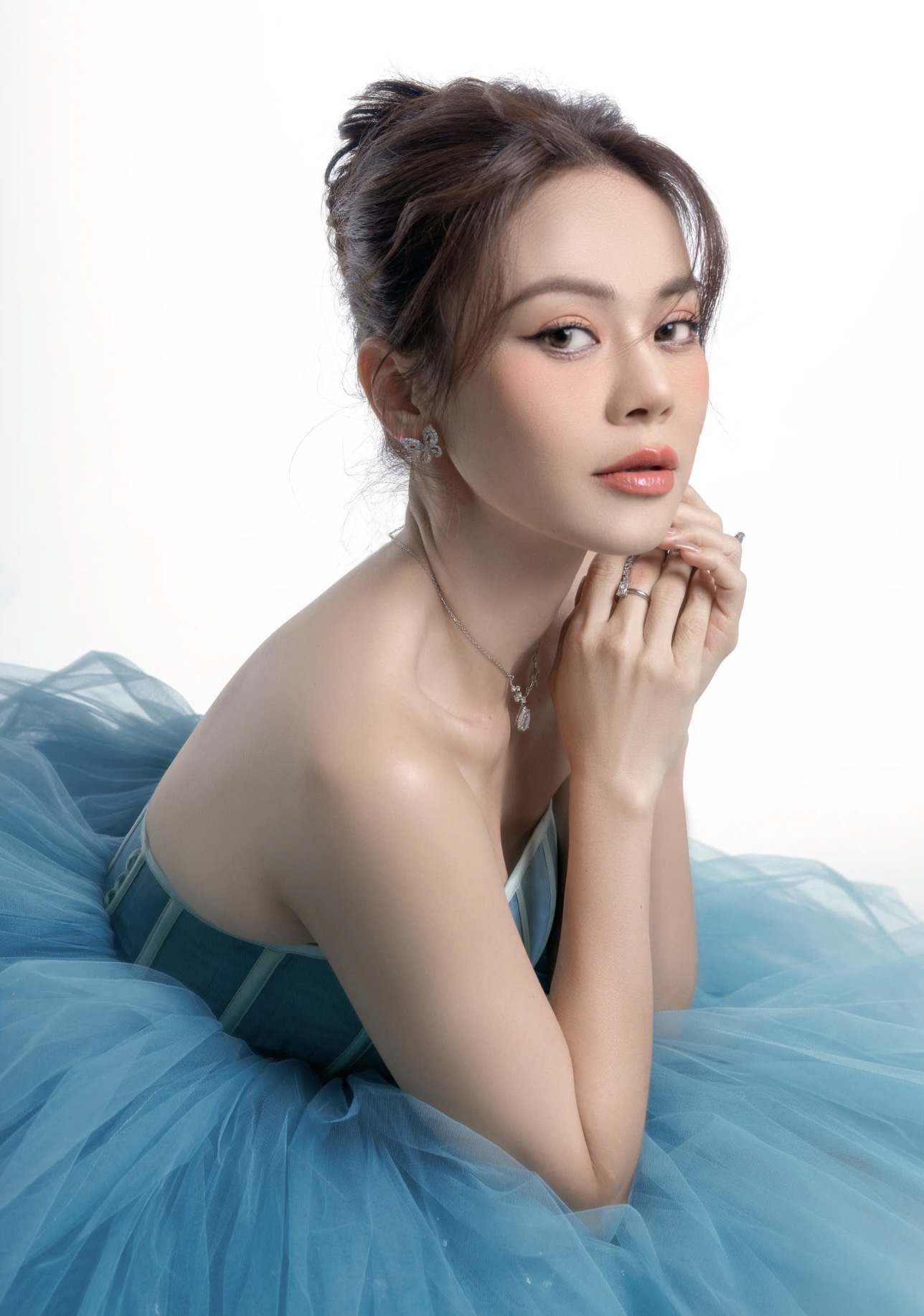 Quang H&agrave;, Phương Vy, Hamlet Trương hội ngộ trong đ&ecirc;m nhạc V&ugrave;ng trời b&igrave;nh y&ecirc;n - Ảnh 2.