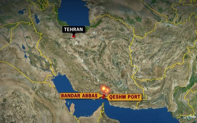 Mỹ không kích Iran, Iran phóng lưới lửa vào tàu Mỹ ở eo biển Hormuz
