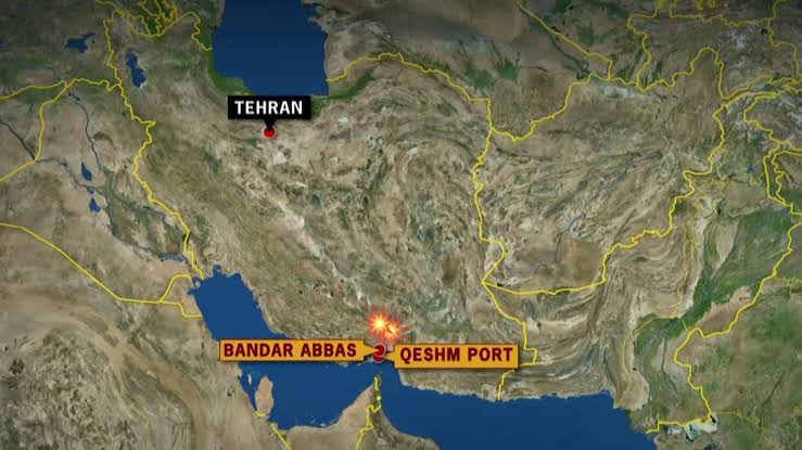 Mỹ kh&ocirc;ng k&iacute;ch Iran, Iran ph&oacute;ng lưới lửa v&agrave;o t&agrave;u Mỹ ở eo biển Hormuz - Ảnh 1.