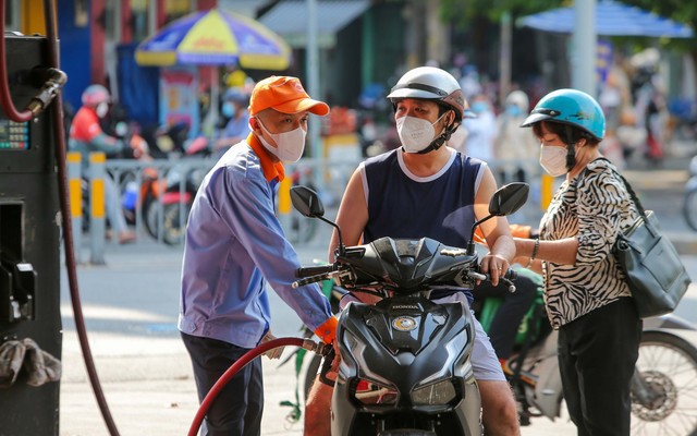 Dầu diesel giảm gần 700 đồng/lít