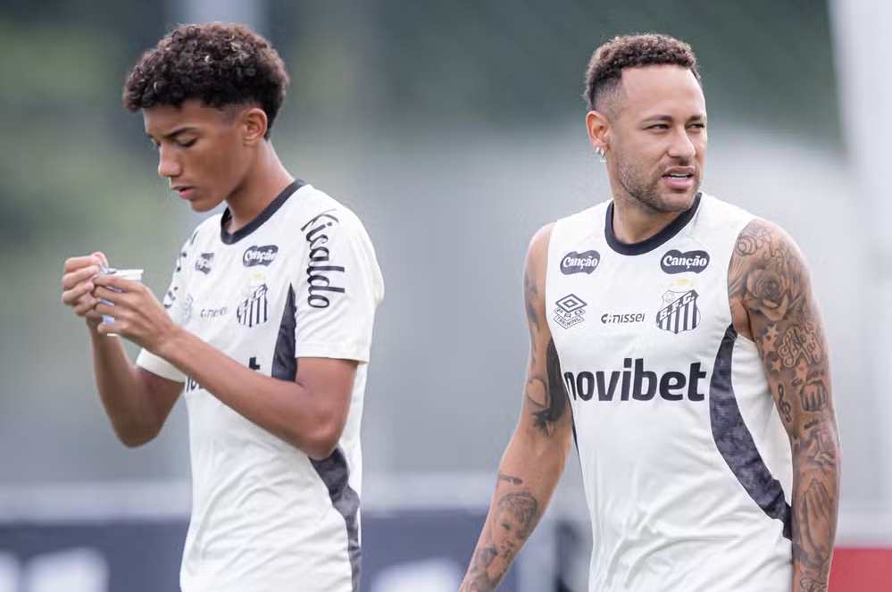 Neymar xuống nước, xin lỗi con trai Robinho - Ảnh 1.