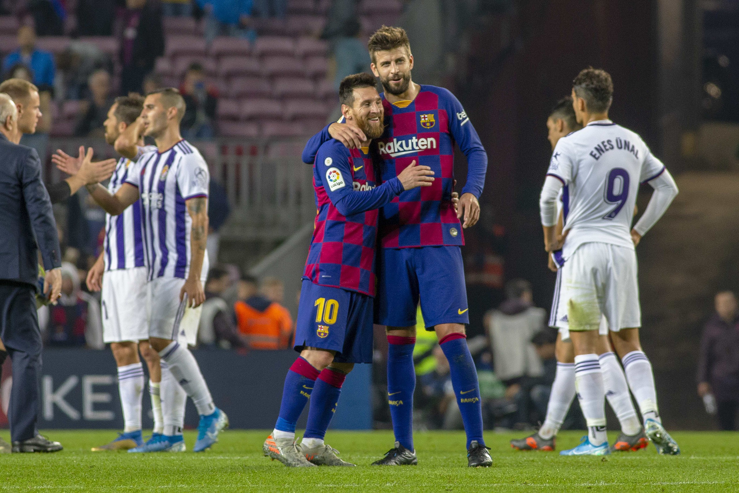 &ldquo;Coi trời bằng vung&rdquo;, đồng đội cũ của Messi nhận &aacute;n phạt nặng - Ảnh 1.