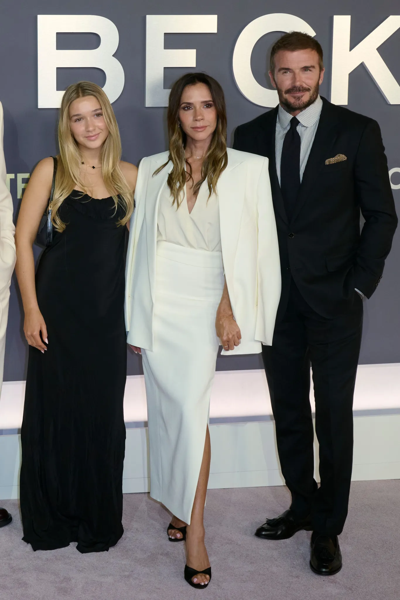 Con g&aacute;i Beckham- Harper Beckham- bị "tu&yacute;t c&ograve;i"  - Ảnh 1.