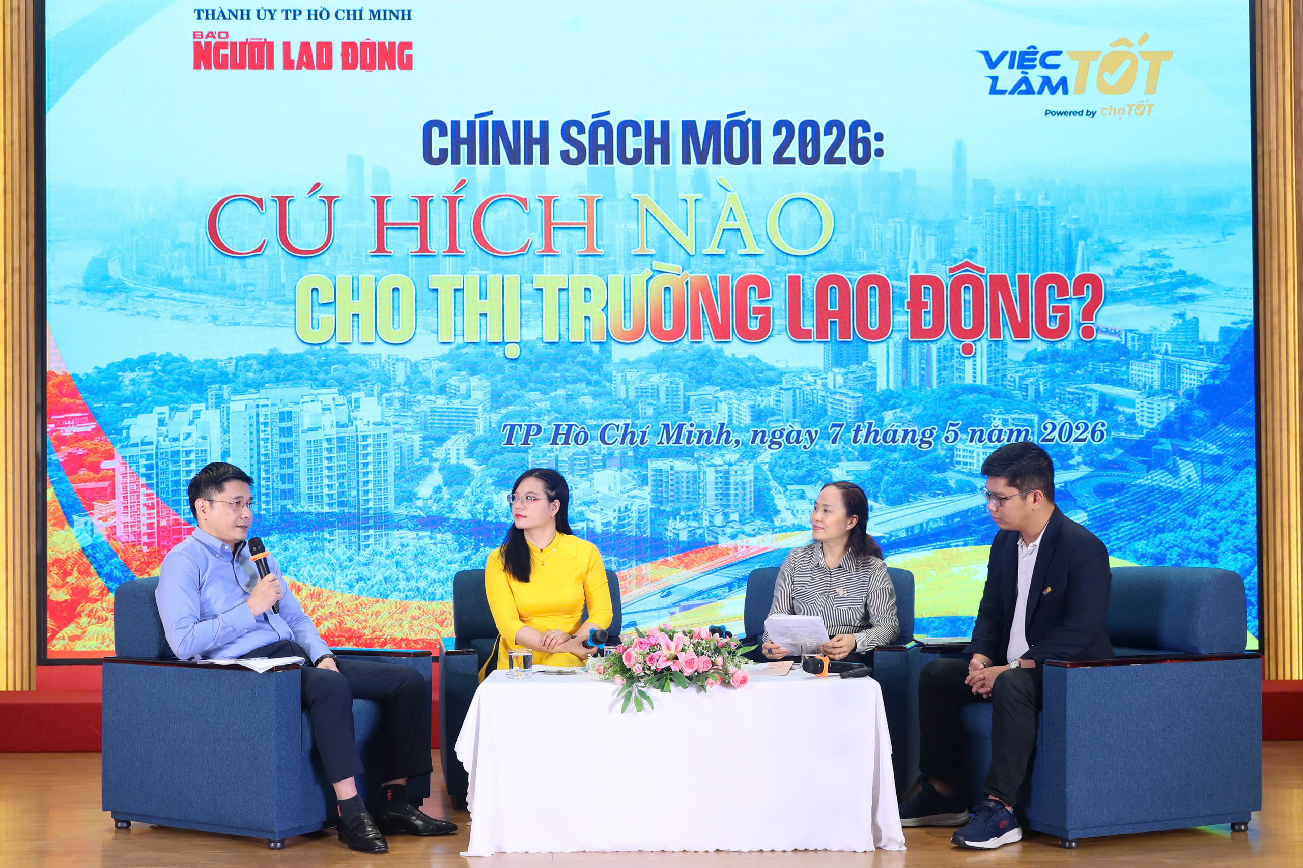 Thông tin nổi bật ở TPHCM: Thành ủy ra chỉ đạo mới, xử lý "quảng cáo bẩn", rà soát cán bộ - Ảnh 3.