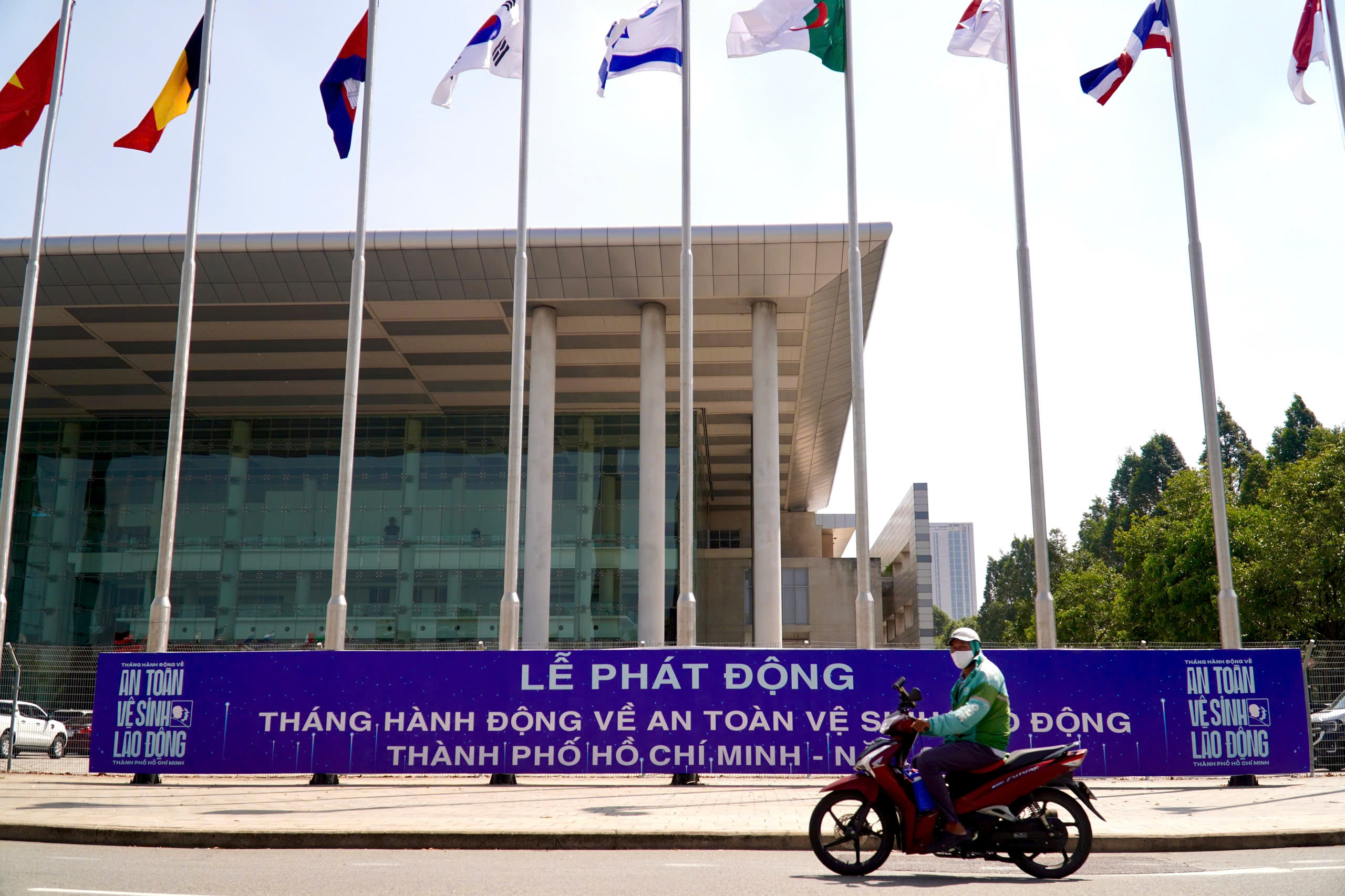 TPHCM phát động Tháng hành động về an toàn, vệ sinh lao động năm 2026 - Ảnh 1.
