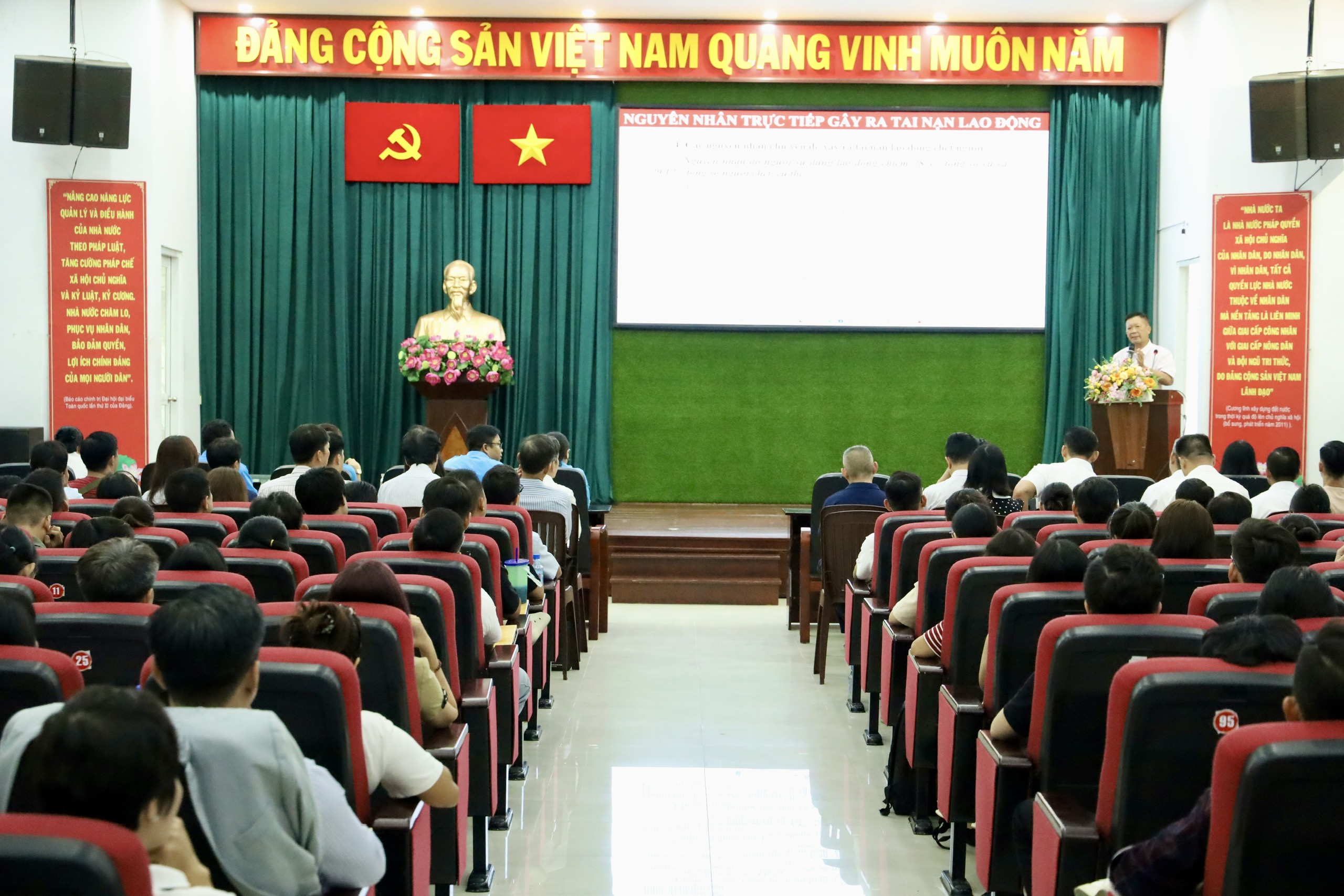TPHCM: Nâng cao nhận thức an toàn lao động cho cán bộ Công đoàn, CNVC-LĐ - Ảnh 1.