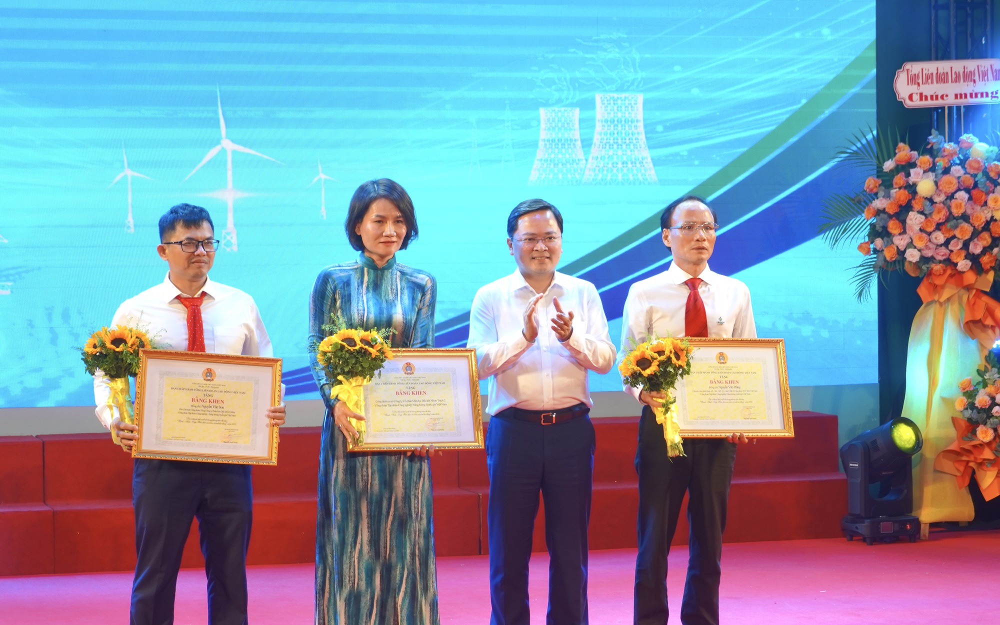 Người lao động ngành Công nghiệp - Năng lượng được tiếp thêm động lực