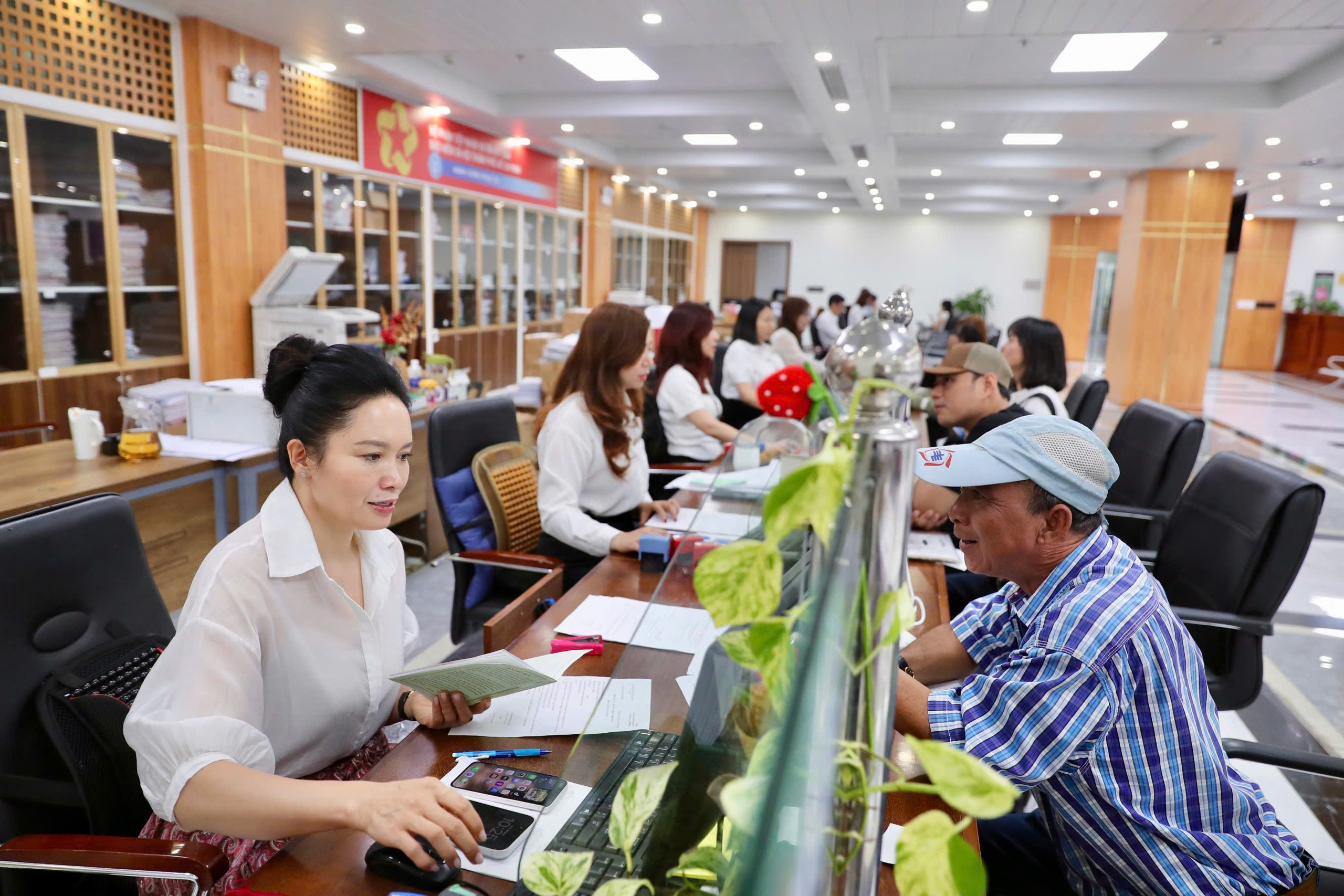 R&uacute;t BHXH tại TPHCM: Hệ thống th&ocirc;ng suốt, nhiều tiện &iacute;ch, kh&ocirc;ng lo chờ đợi - Ảnh 1.