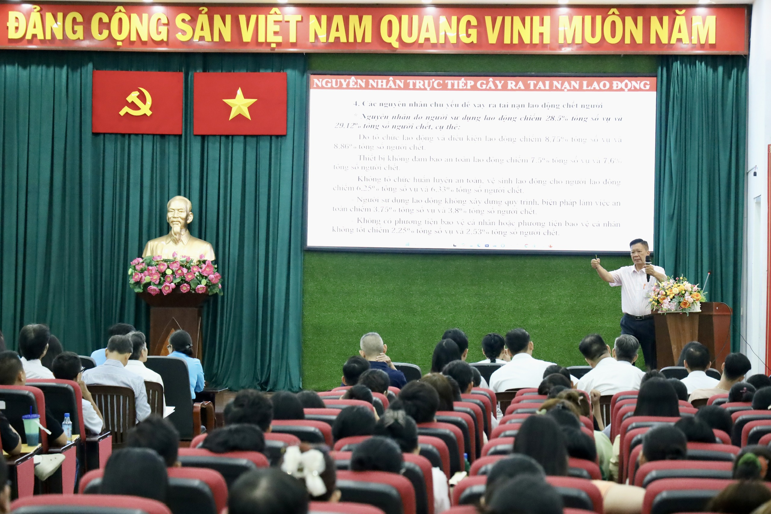 TPHCM: Nâng cao nhận thức an toàn lao động cho cán bộ Công đoàn, CNVC-LĐ - Ảnh 4.
