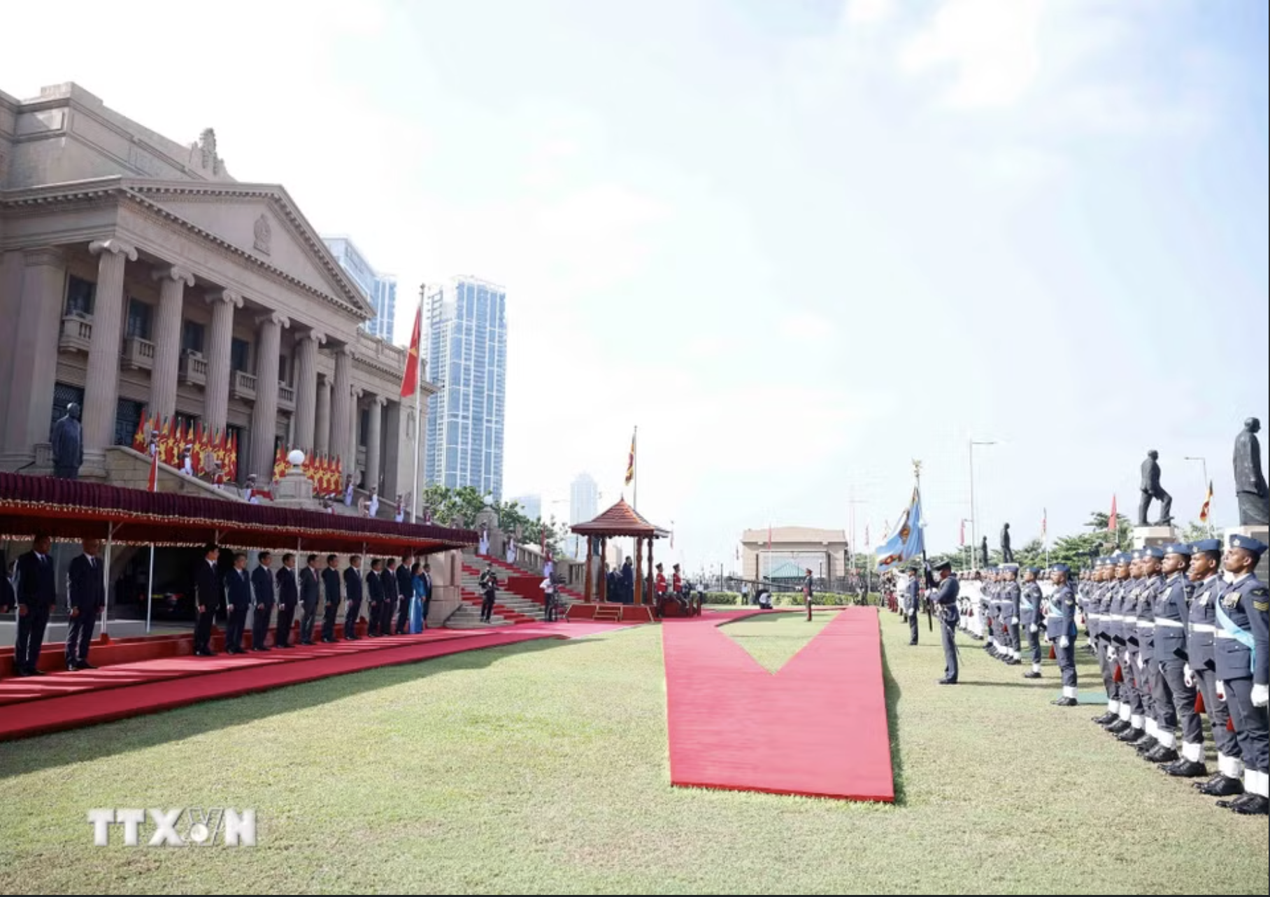 Tổng thống Sri Lanka chủ trì lễ đón trọng thể Tổng Bí thư, Chủ tịch nước Tô Lâm - Ảnh 3.