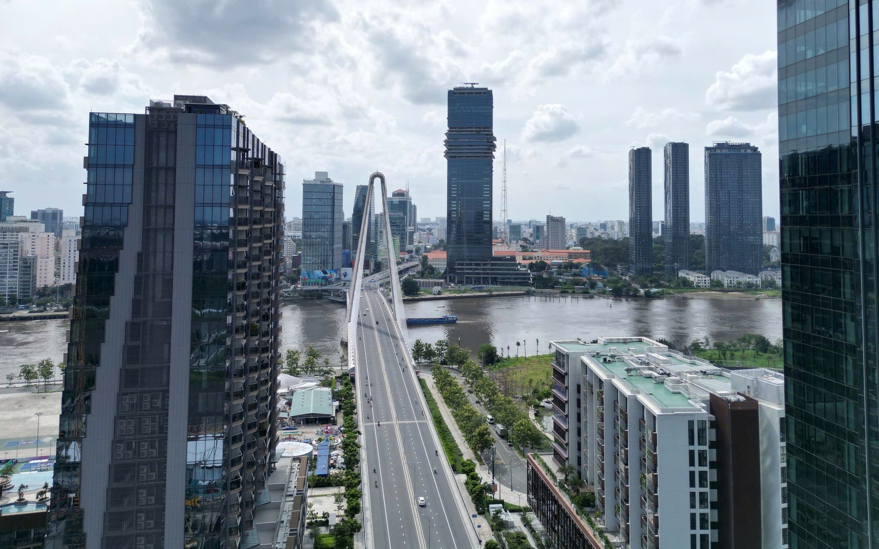 Tăng trưởng bắt đầu từ bộ máy