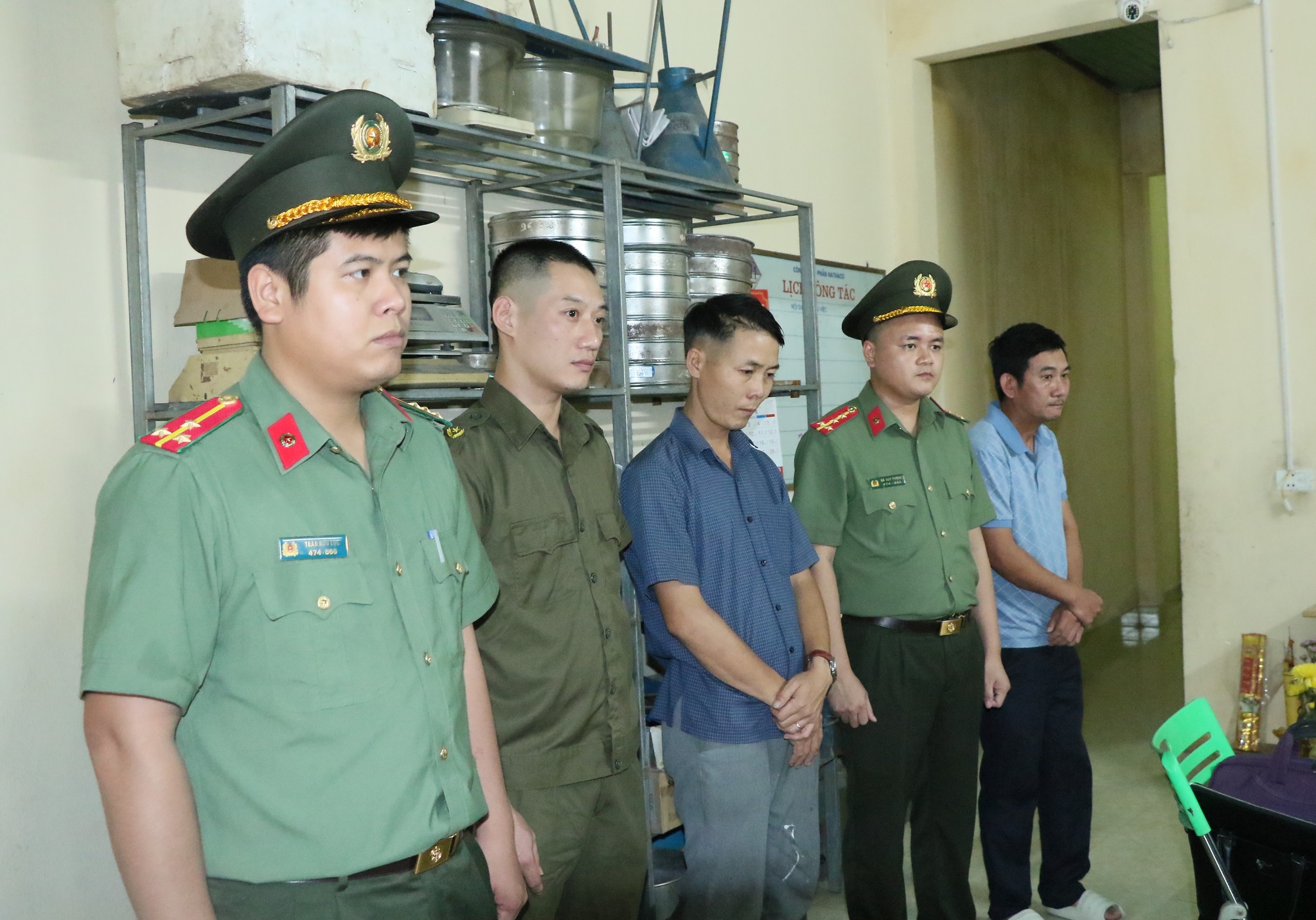 Khởi tố 6 bị can l&agrave;m giả h&agrave;ng ngh&igrave;n kết quả th&iacute; nghiệm vật liệu x&acirc;y dựng - Ảnh 3.
