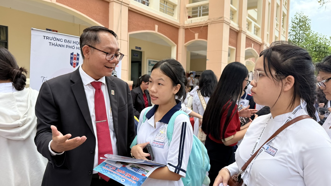 Trường ĐH Ngân hàng TPHCM tăng chỉ tiêu tuyển sinh - Ảnh 1.