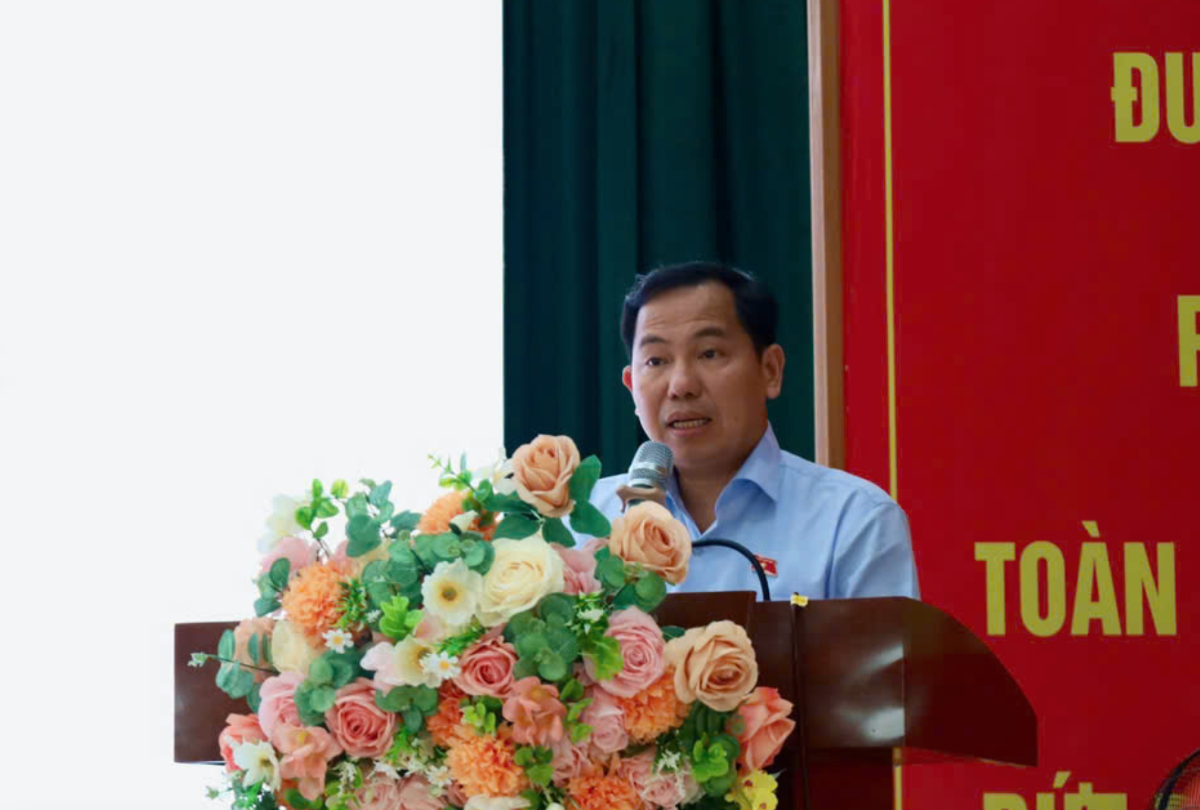 Cử tri Cần Giờ "n&oacute;ng" chuyện nước sạch, đất đai - Ảnh 4.