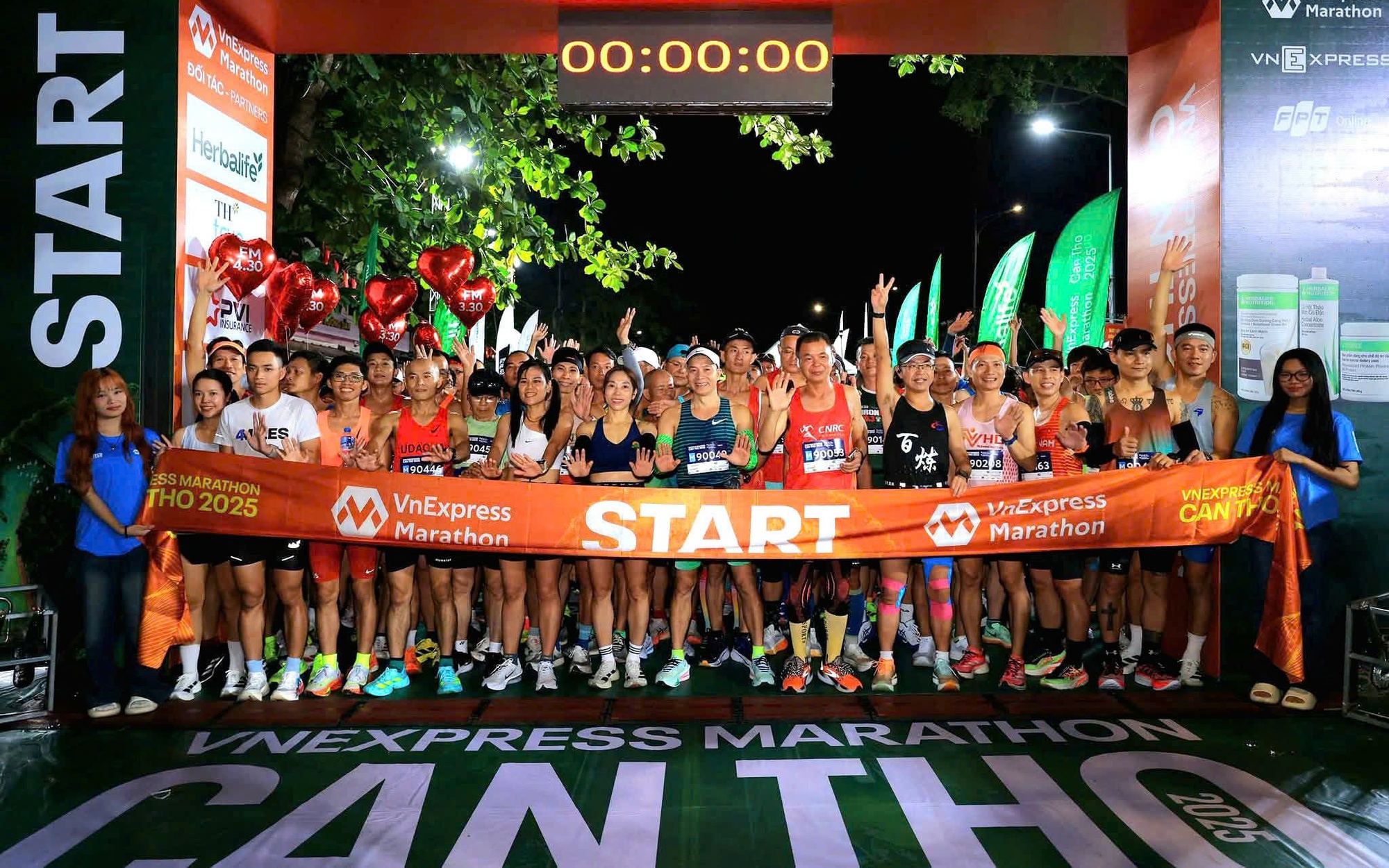 Gần 10.000 vận động viên đổ về Cần Thơ tham gia giải marathon