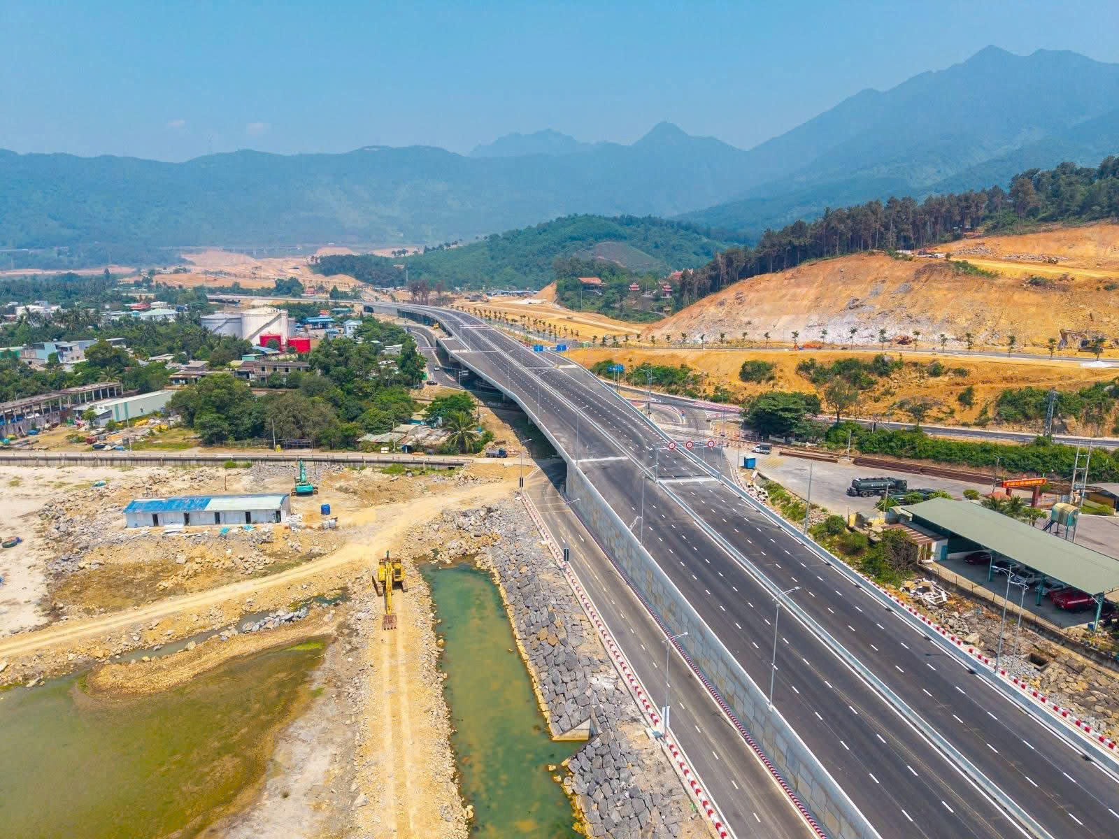 Cung đường tuyệt đẹp tổ chức giải chạy “Tháng Công nhân, bước chạy đoàn kết” ở Đà Nẵng - Ảnh 2.