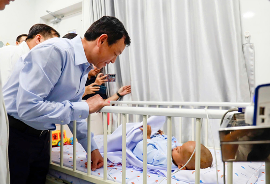 Cảnh gi&aacute;c "tội phạm ẩn" bạo h&agrave;nh trẻ em - Ảnh 1.