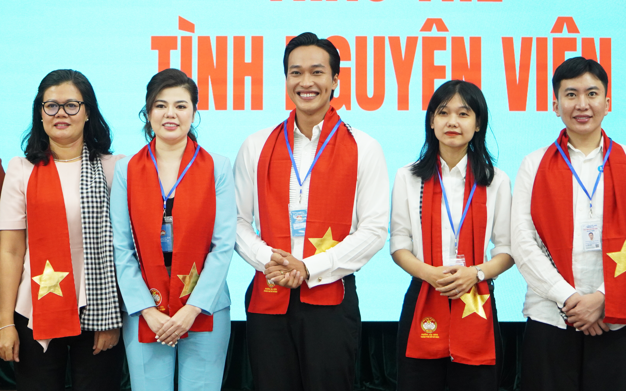 Nhiều nghệ sĩ nổi tiếng tham gia Đội tình nguyện viên của một phường tại TPHCM