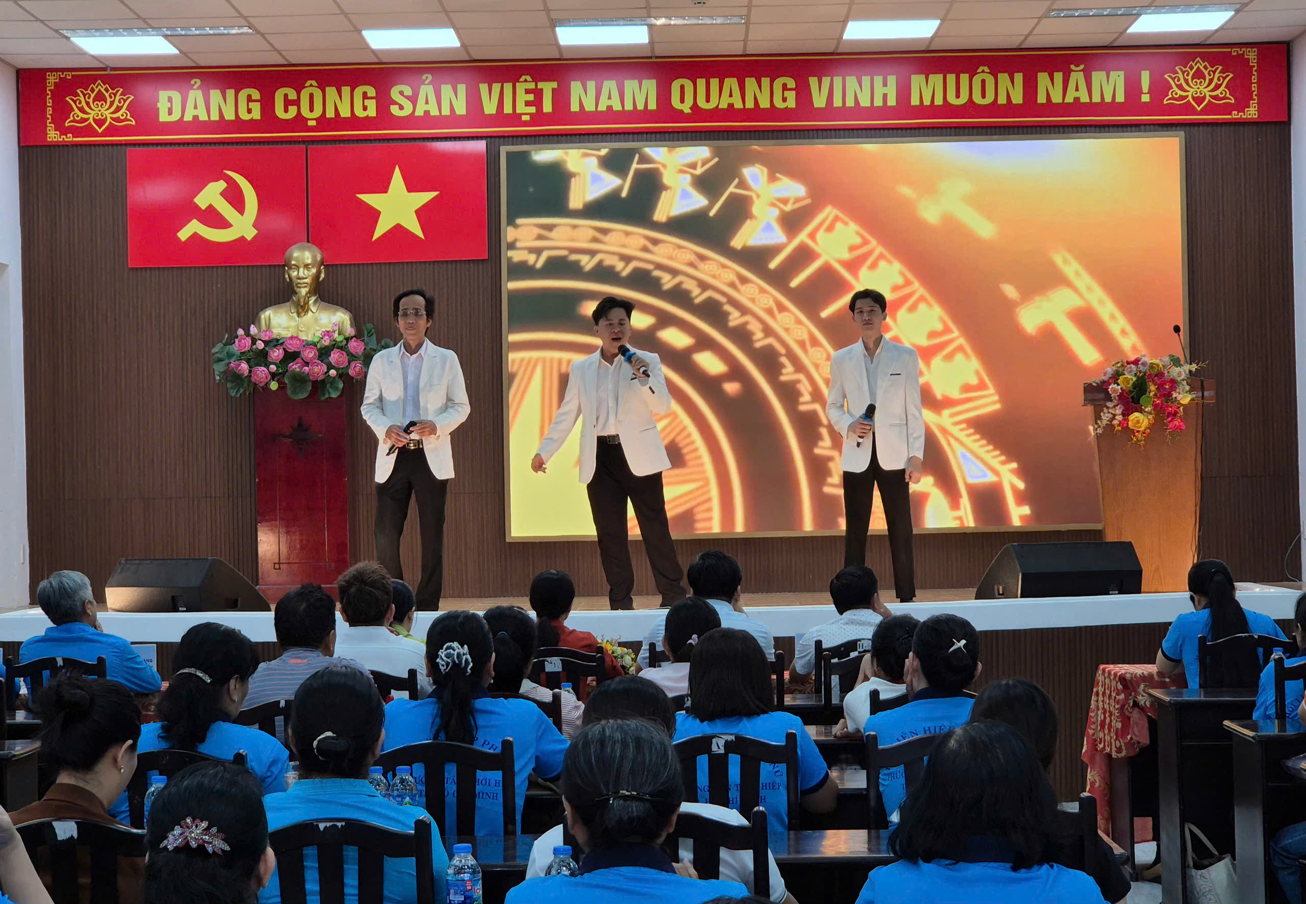 Th&aacute;ng C&ocirc;ng nh&acirc;n ở phường T&acirc;n Thới Hiệp: Hướng đến chăm lo thực chất - Ảnh 1.
