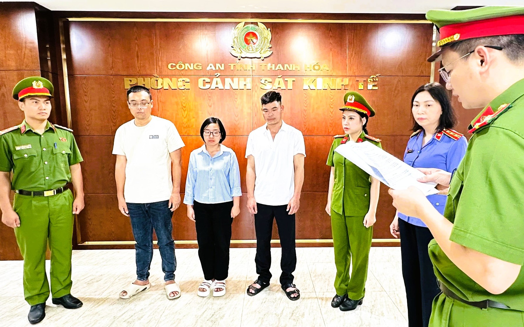 Xả 6.000 tấn chất thải ra môi trường, 3 người của công ty chăn nuôi heo bị khởi tố