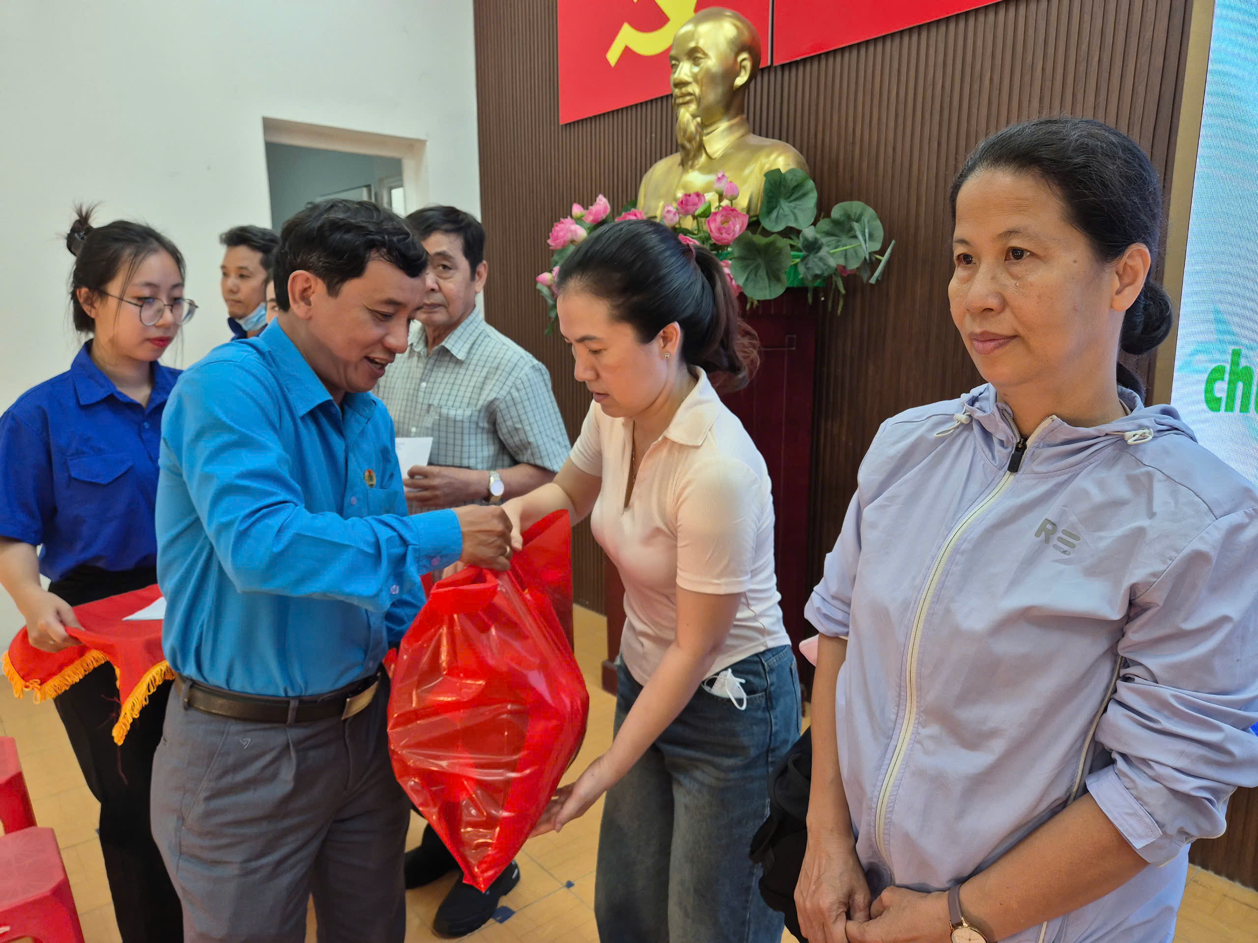 Th&aacute;ng C&ocirc;ng nh&acirc;n ở phường T&acirc;n Thới Hiệp: Hướng đến chăm lo thực chất - Ảnh 3.