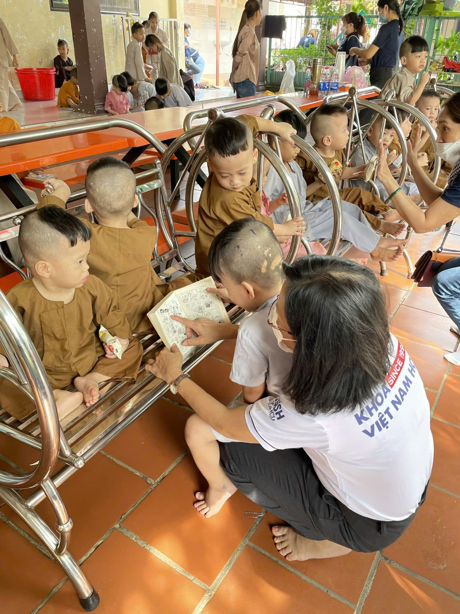 Cuộc thi viết &ldquo; l&ograve;ng tốt quanh ta &rdquo; của TS Trần Thị Mai Nh&acirc;n lan tỏa y&ecirc;u thương - Ảnh 1.