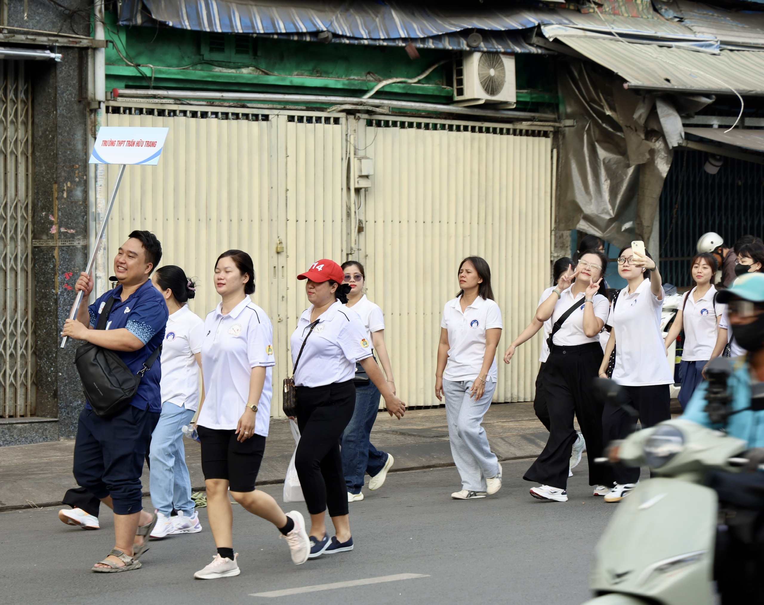 Phường Chợ Lớn ph&aacute;t động Th&aacute;ng C&ocirc;ng nh&acirc;n, tiếp nhận hơn 1,3 tỉ đồng cho Quỹ &ldquo;V&igrave; người ngh&egrave;o&rdquo; - Ảnh 7.