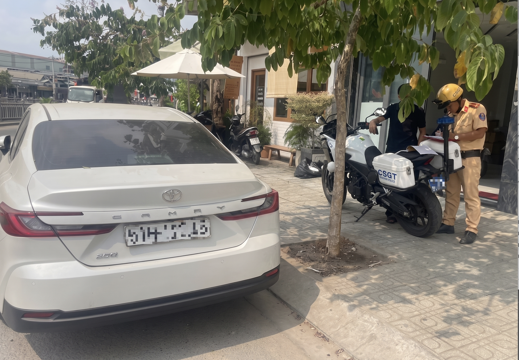 Thông tin nổi bật ở TPHCM: Thành ủy ra chỉ thị mới, công an ra quân nhiều người bị xử phạt - Ảnh 5.