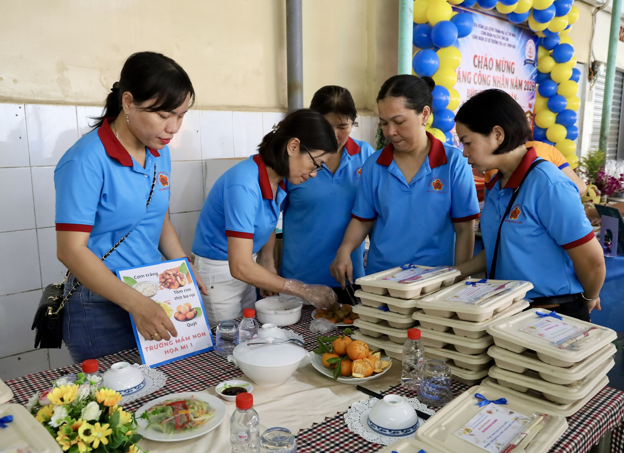 Phường Chợ Lớn ph&aacute;t động Th&aacute;ng C&ocirc;ng nh&acirc;n, tiếp nhận hơn 1,3 tỉ đồng cho Quỹ &ldquo;V&igrave; người ngh&egrave;o&rdquo; - Ảnh 8.