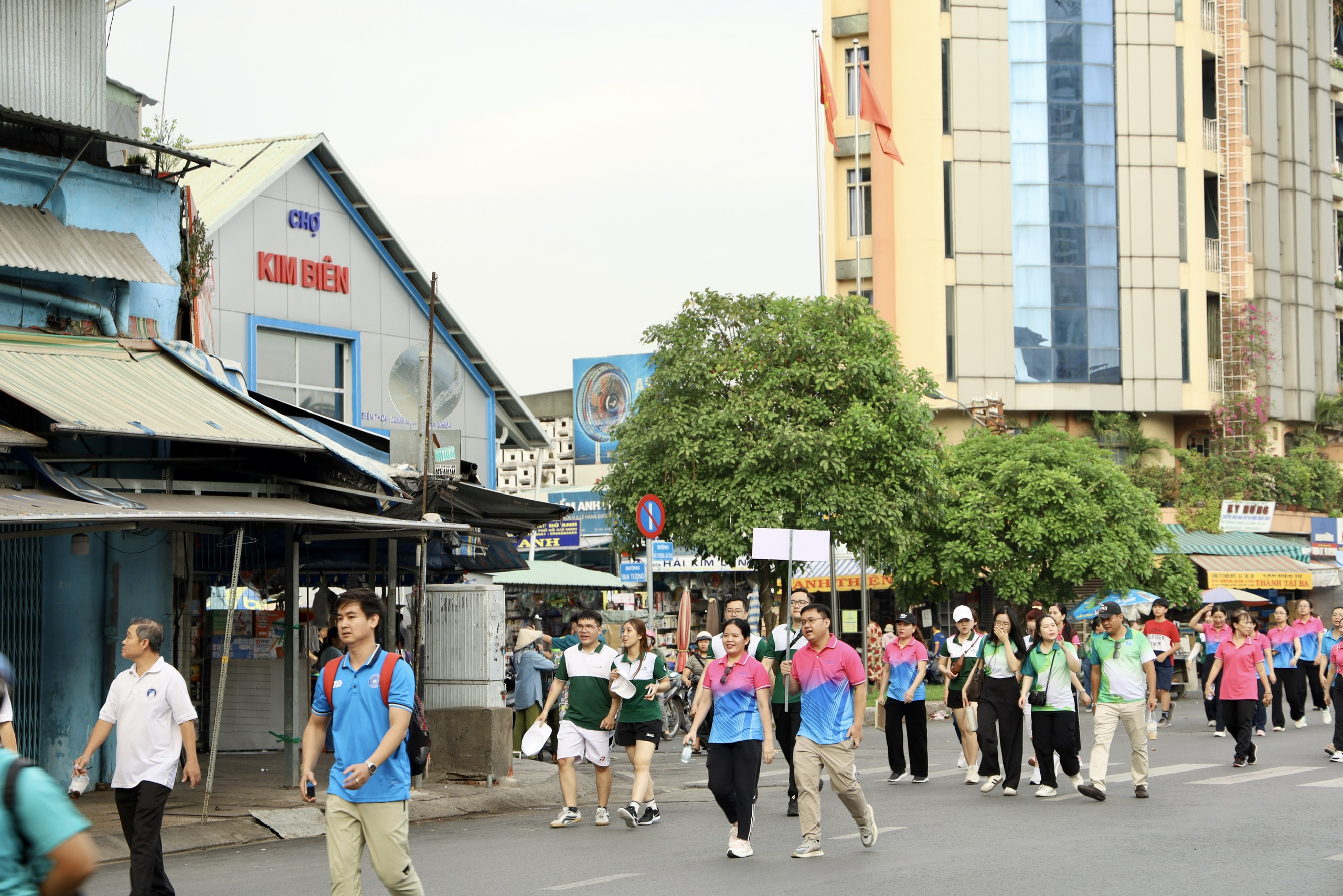 Phường Chợ Lớn ph&aacute;t động Th&aacute;ng C&ocirc;ng nh&acirc;n, tiếp nhận hơn 1,3 tỉ đồng cho Quỹ &ldquo;V&igrave; người ngh&egrave;o&rdquo; - Ảnh 6.