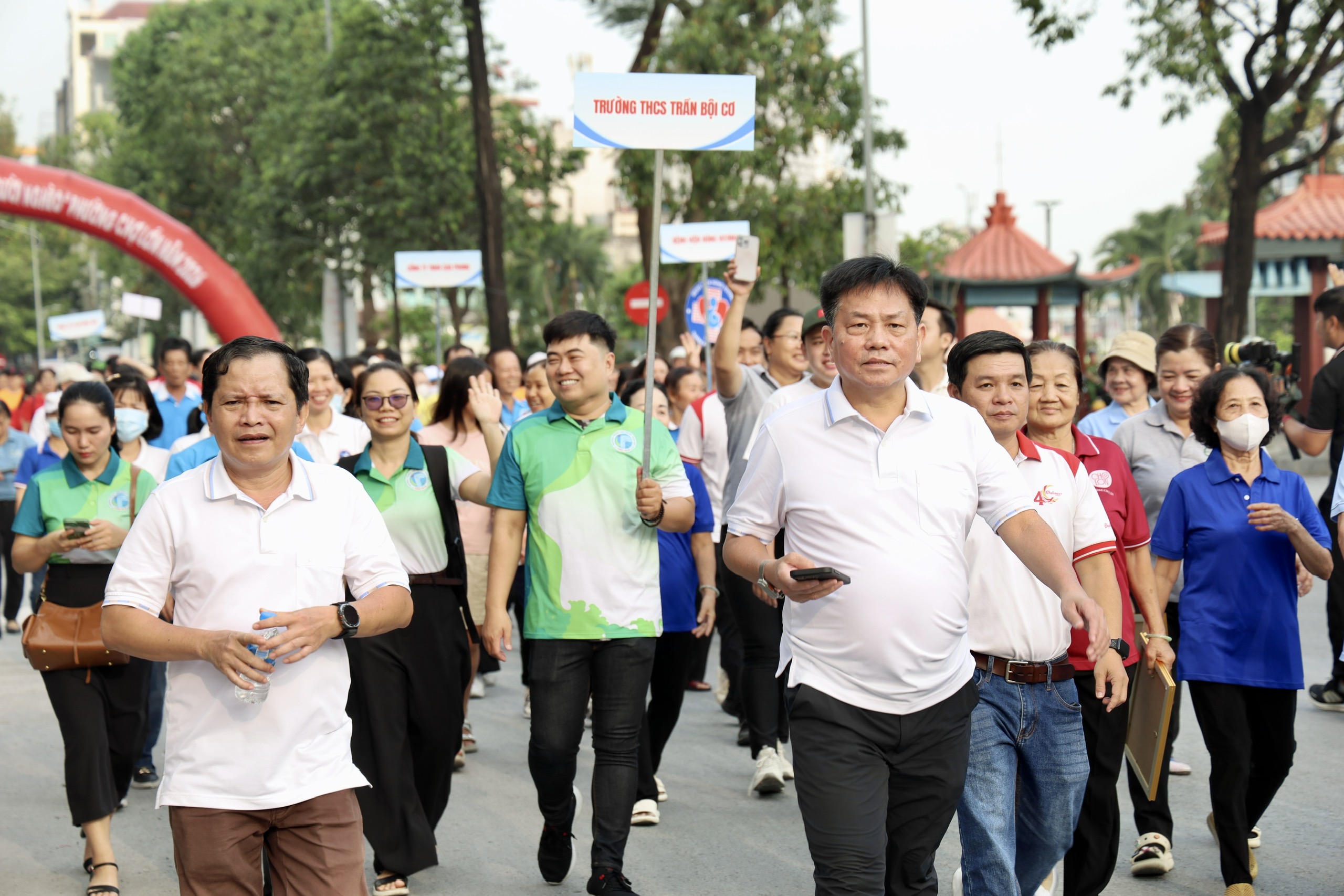Phường Chợ Lớn ph&aacute;t động Th&aacute;ng C&ocirc;ng nh&acirc;n, tiếp nhận hơn 1,3 tỉ đồng cho Quỹ &ldquo;V&igrave; người ngh&egrave;o&rdquo; - Ảnh 3.