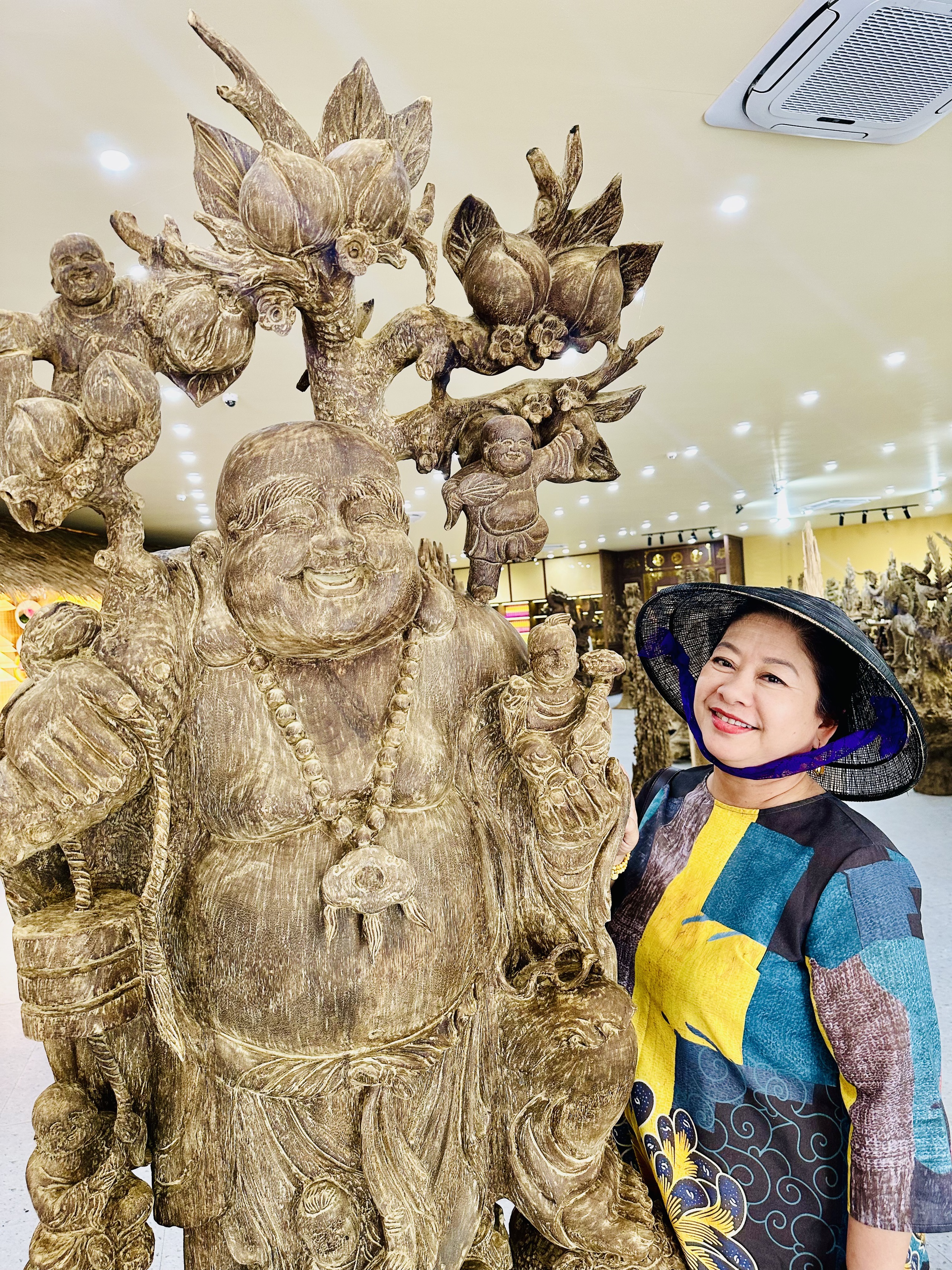 Viếng lăng Tự Đức, NSƯT Lam Tuyền nhớ vai diễn Nguyễn Thị Tồn trong "Muôn dặm vì chồng" - Ảnh 5.
