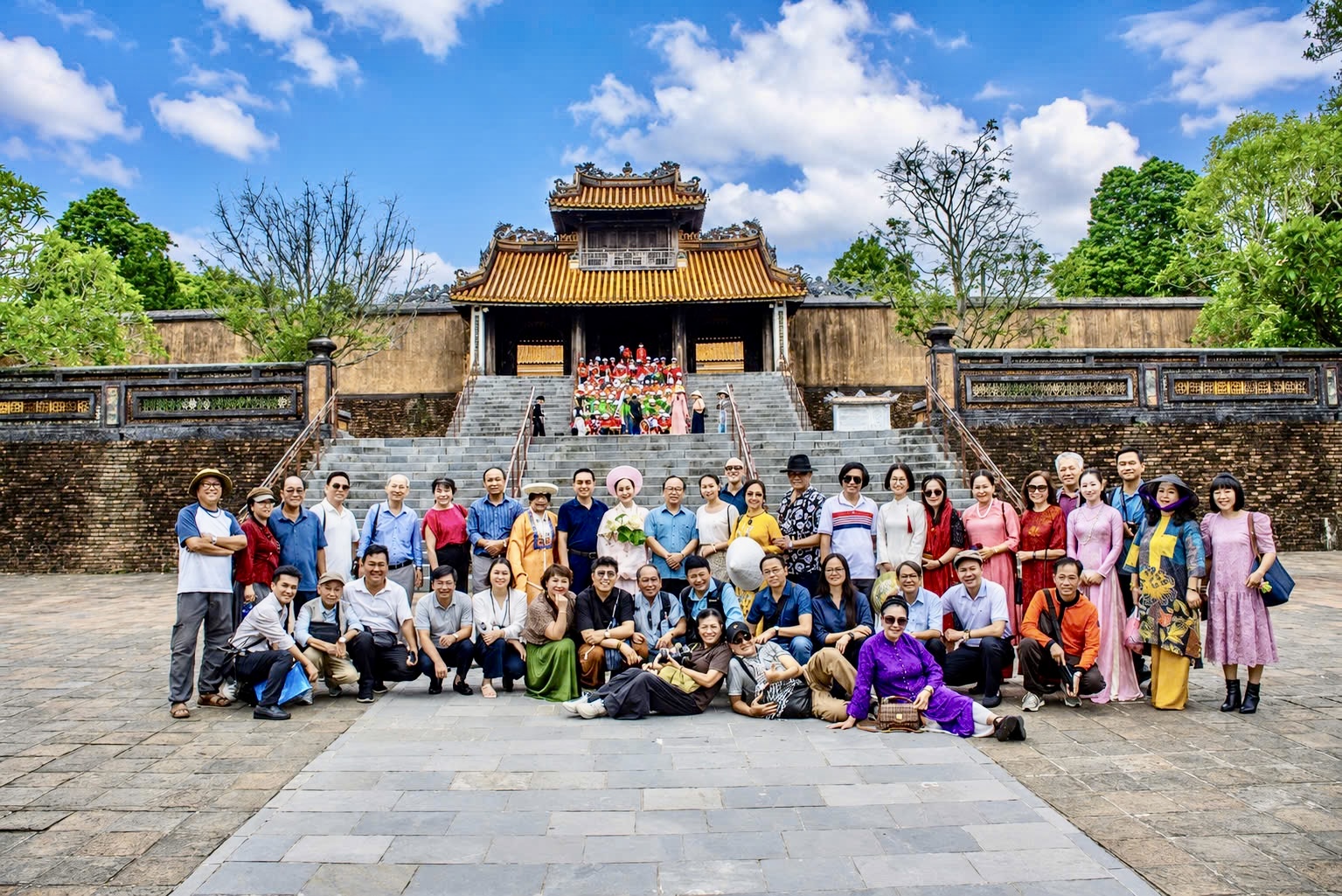Viếng lăng Tự Đức, NSƯT Lam Tuyền nhớ vai diễn Nguyễn Thị Tồn trong "Muôn dặm vì chồng" - Ảnh 6.
