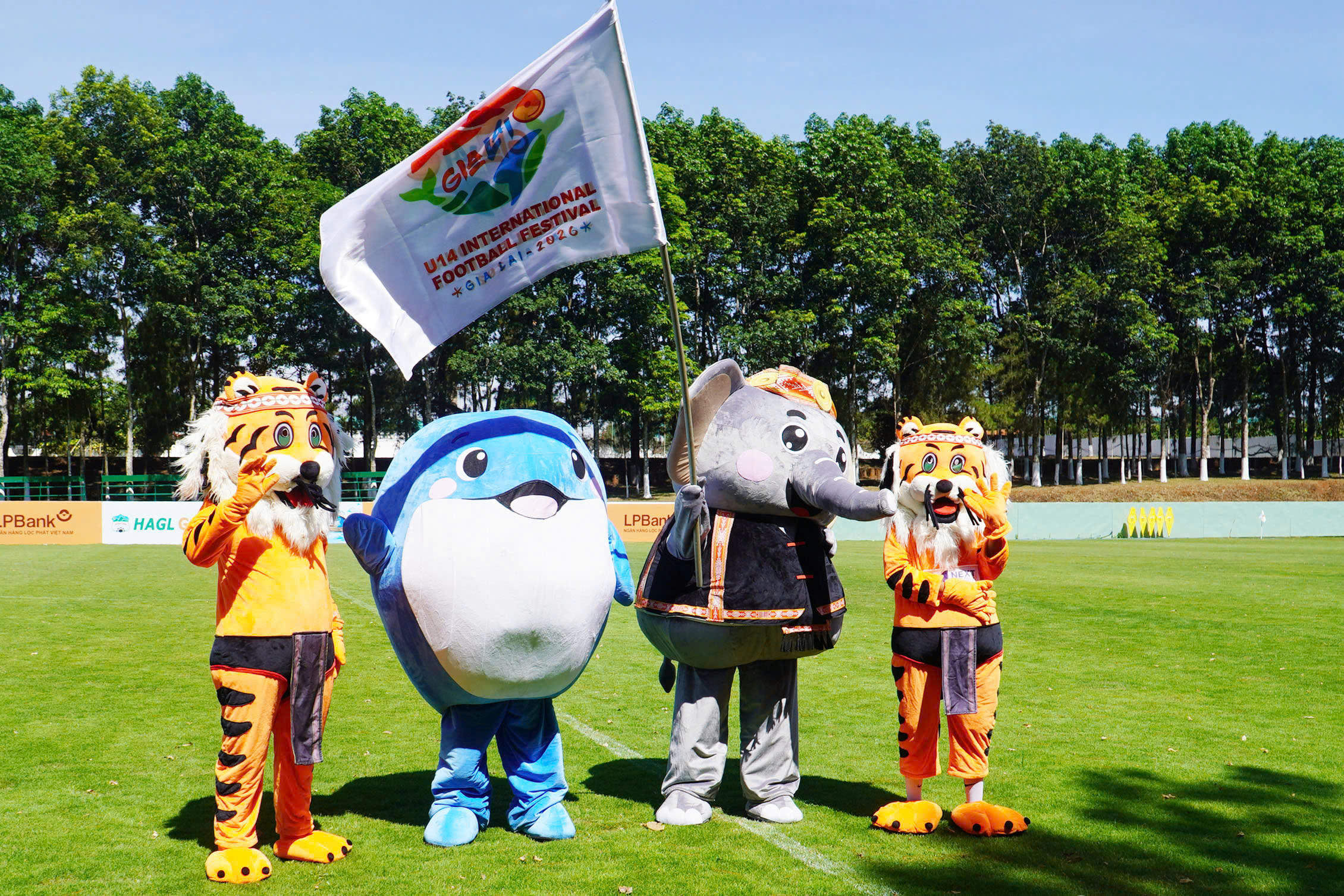 Festival U14 quốc tế Gia Lai: Phố n&uacute;i Pleiku tiếp tục ti&ecirc;n phong - Ảnh 3.