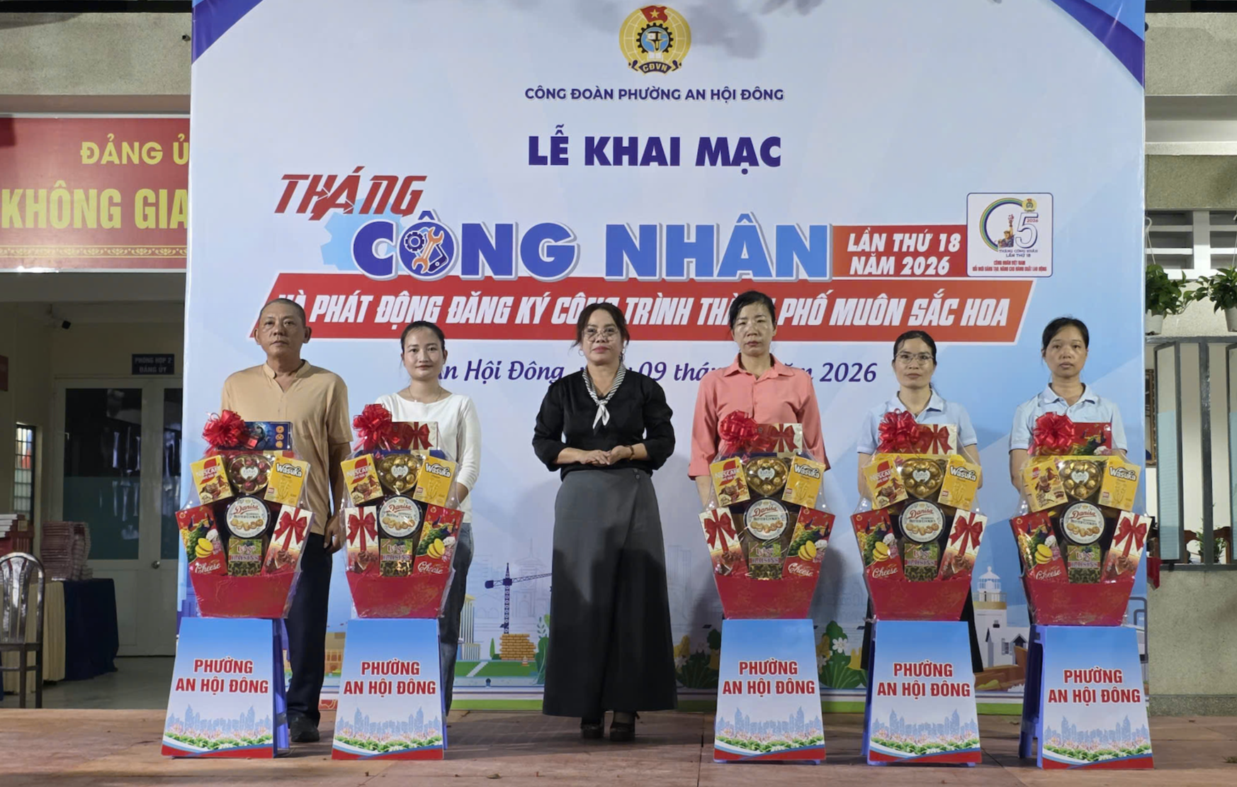 Công đoàn phường An Hội Đông lan tỏa phong trào "Thành phố muôn sắc hoa" - Ảnh 2.