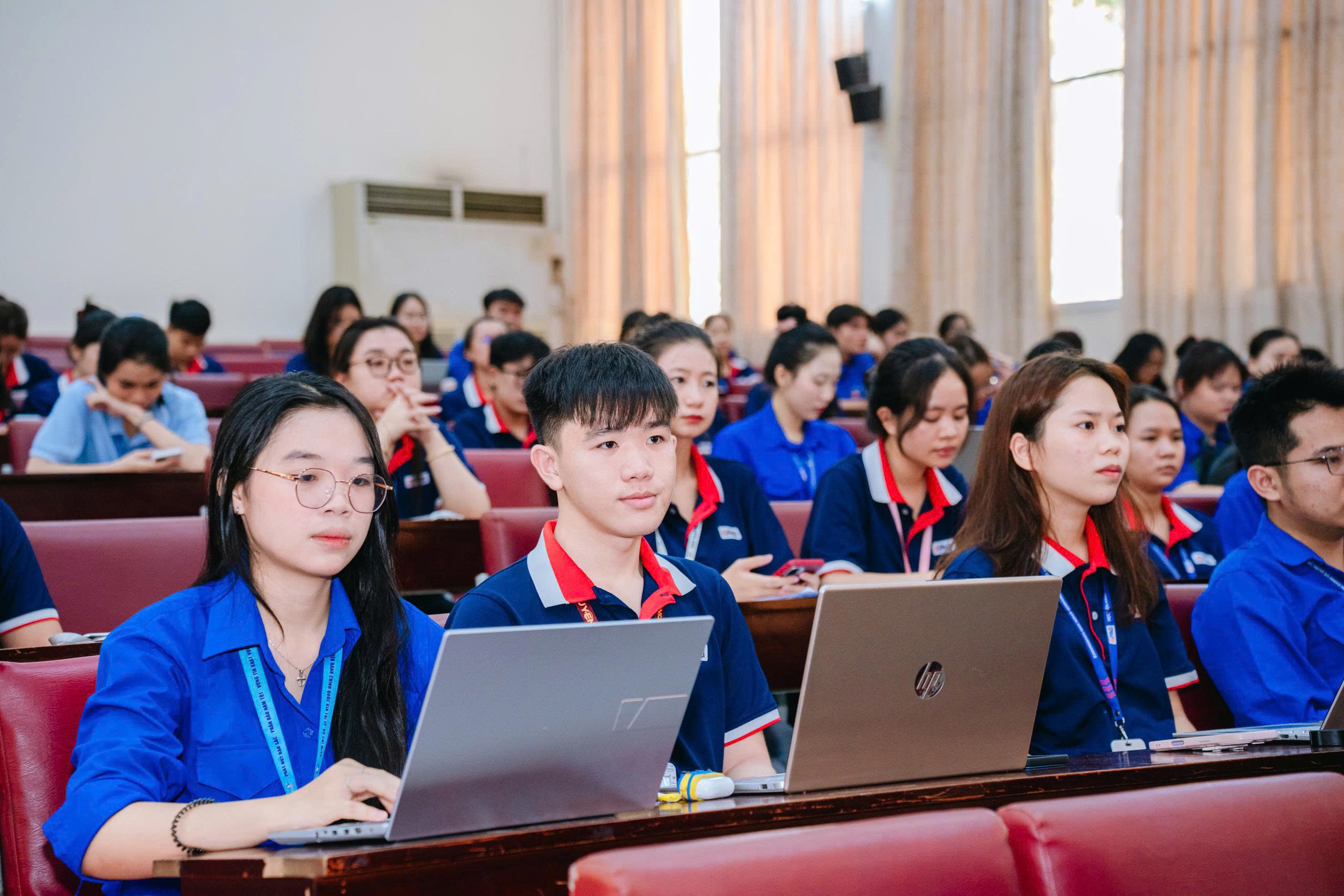 Hơn 1.000 bài thi chính luận về bảo vệ nền tảng tư tưởng của Đảng - Ảnh 2.