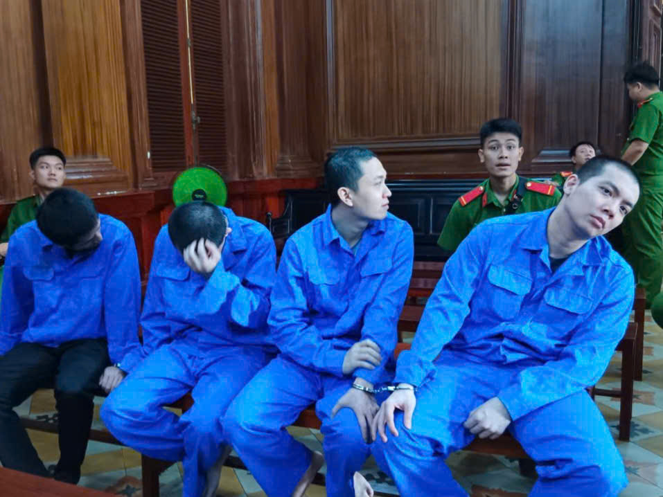 TPHCM: "Bảo k&ecirc;" vỉa h&egrave;, 5 th&agrave;nh vi&ecirc;n tổ trật tự đ&ocirc; thị hầu t&ograve;a - Ảnh 1.