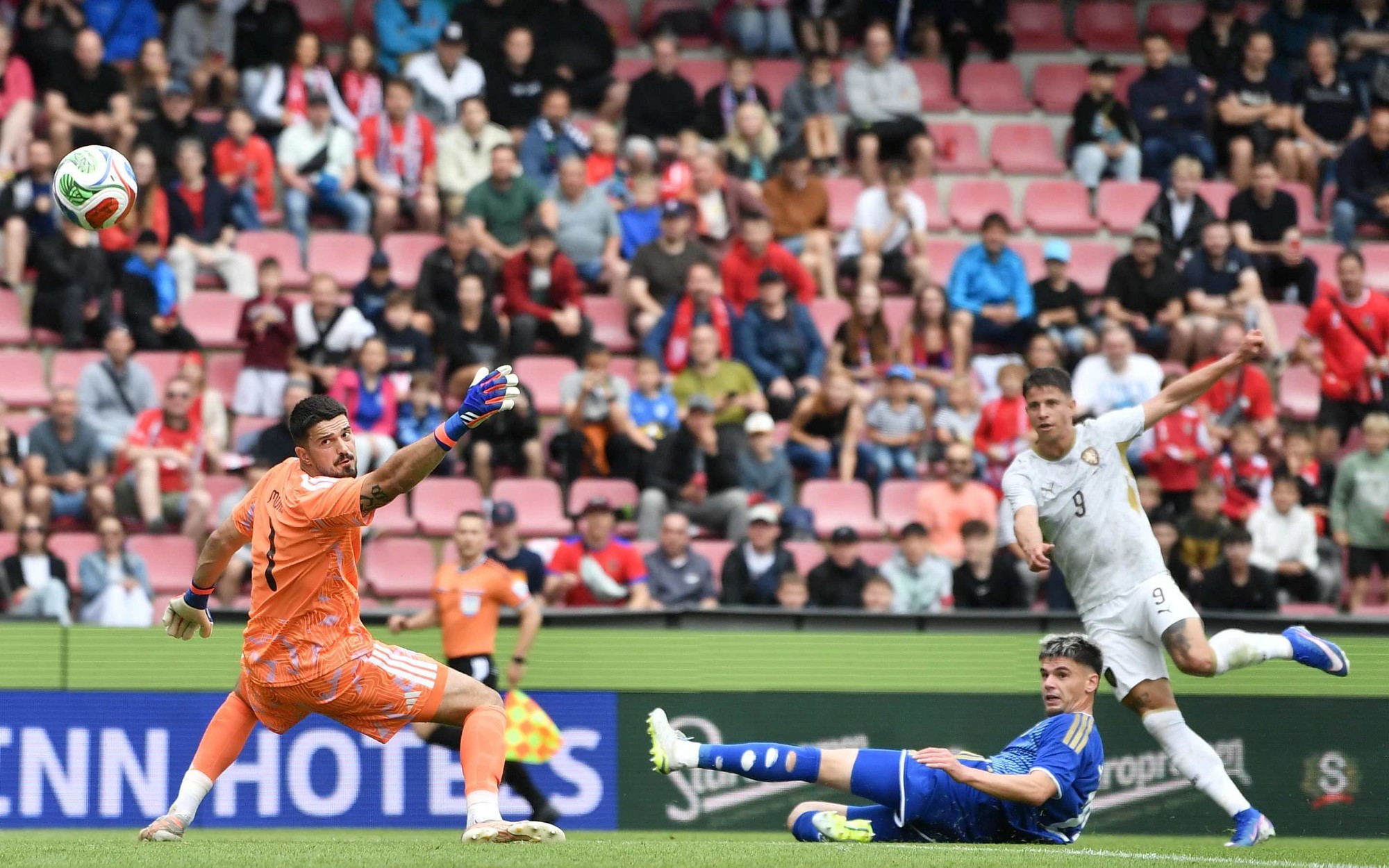 Thủ môn huyền thoại Mexico lần thứ 6 dự World Cup - Ảnh 2.