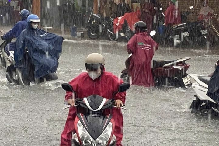 Trung t&acirc;m TP Đồng Nai ngập s&acirc;u sau mưa lớn - Ảnh 3.