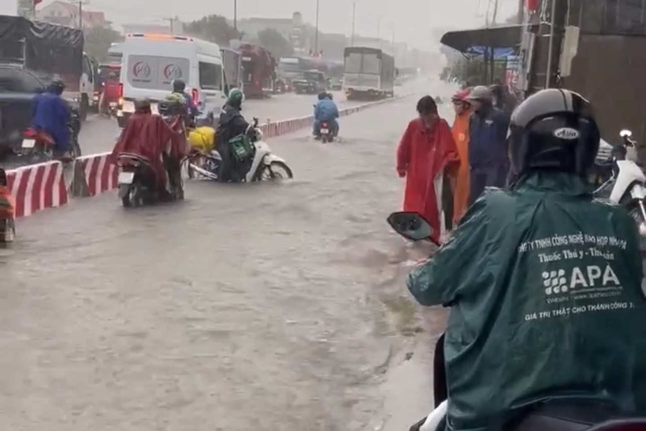 Trung t&acirc;m TP Đồng Nai ngập s&acirc;u sau mưa lớn - Ảnh 2.