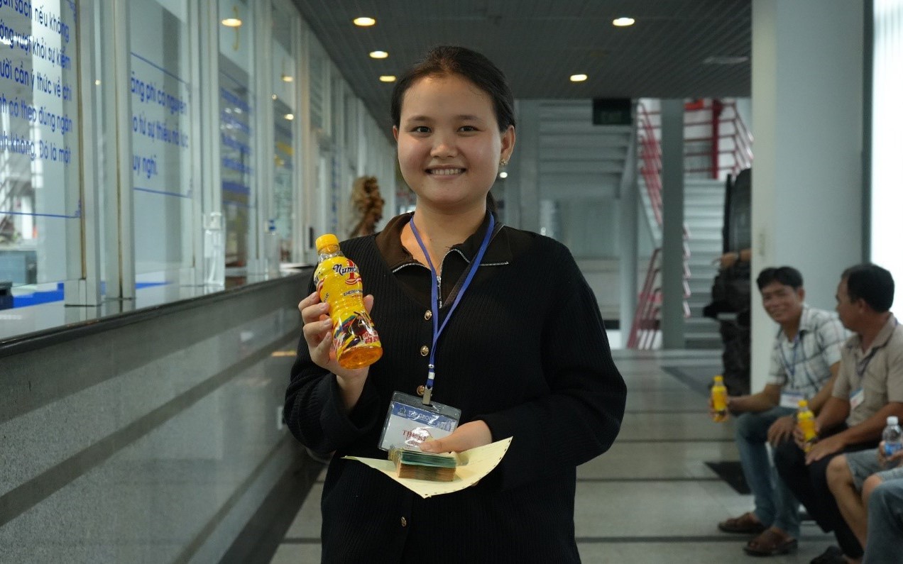 Từ giải thưởng 50 triệu đồng của cô chủ quán trẻ, cả xóm nhỏ miền Tây hào hứng thử vận may mùa hè