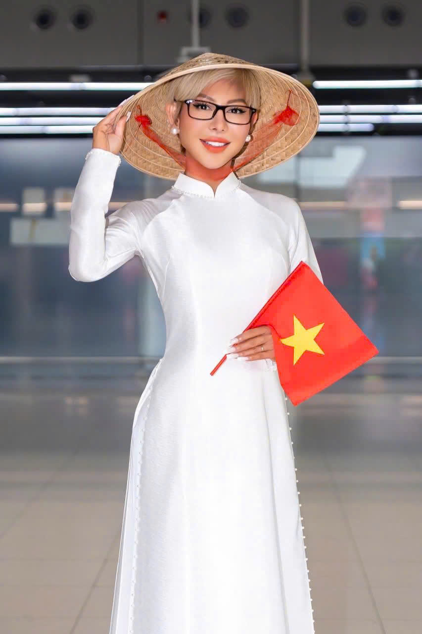 Mang áo dài, nón lá đến Thái Lan, Vân Phạm bắt đầu hành trình tại Mrs Tourism Queen International 2026 - Ảnh 3.