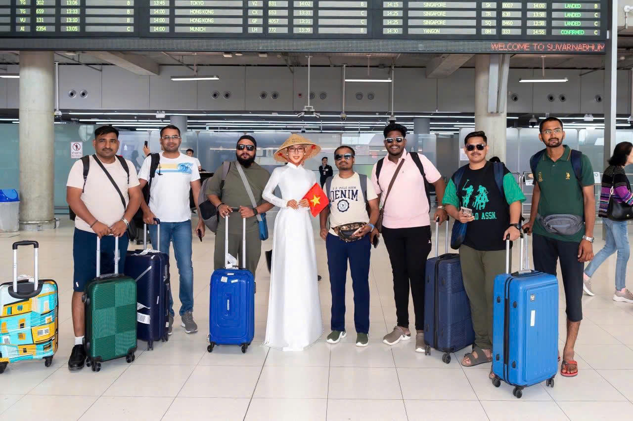 Mang áo dài, nón lá đến Thái Lan, Vân Phạm bắt đầu hành trình tại Mrs Tourism Queen International 2026 - Ảnh 2.