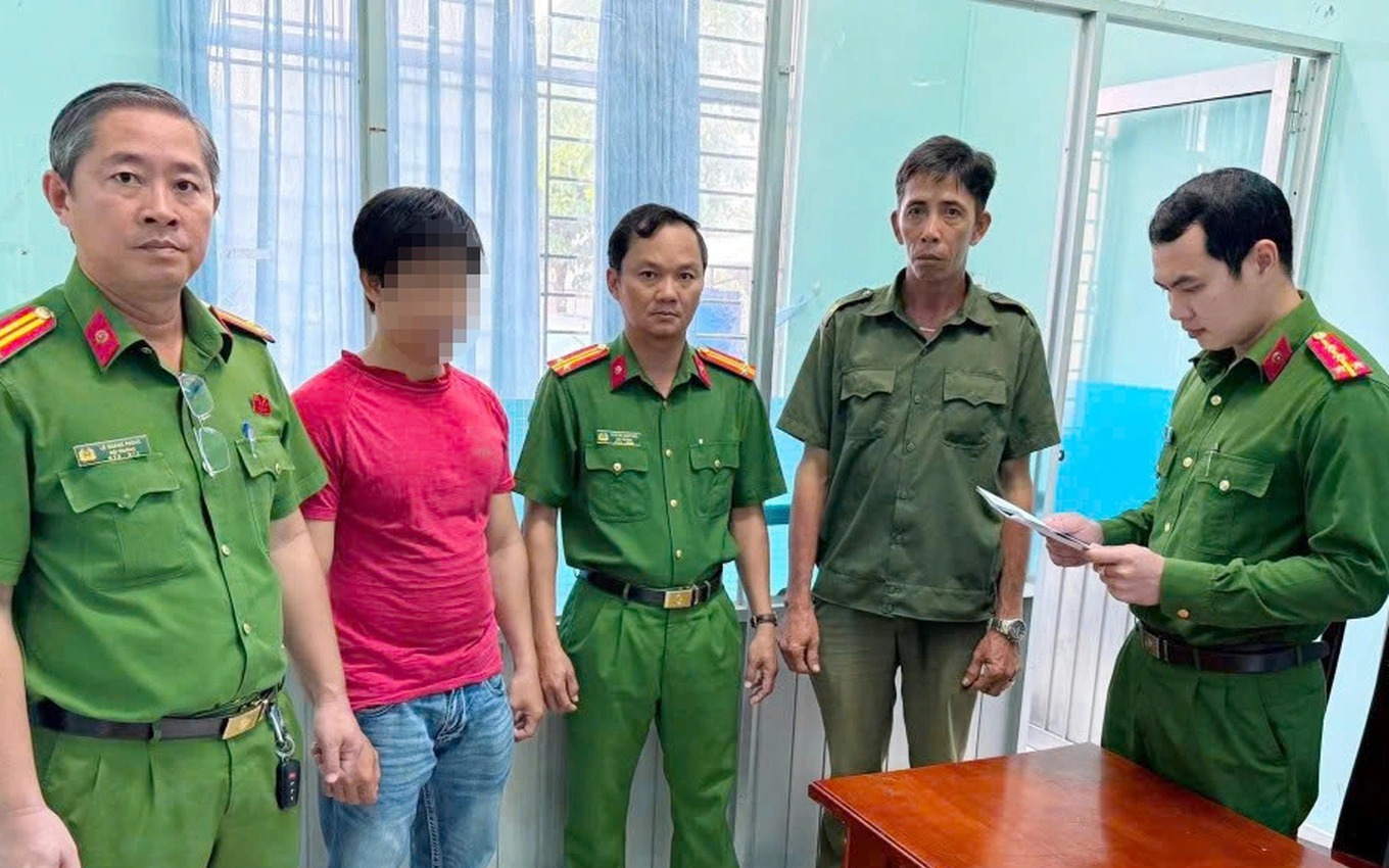 Phá đường dây sản xuất hơn 27.000 chai dầu gió giả, bắt tạm giam 2 người