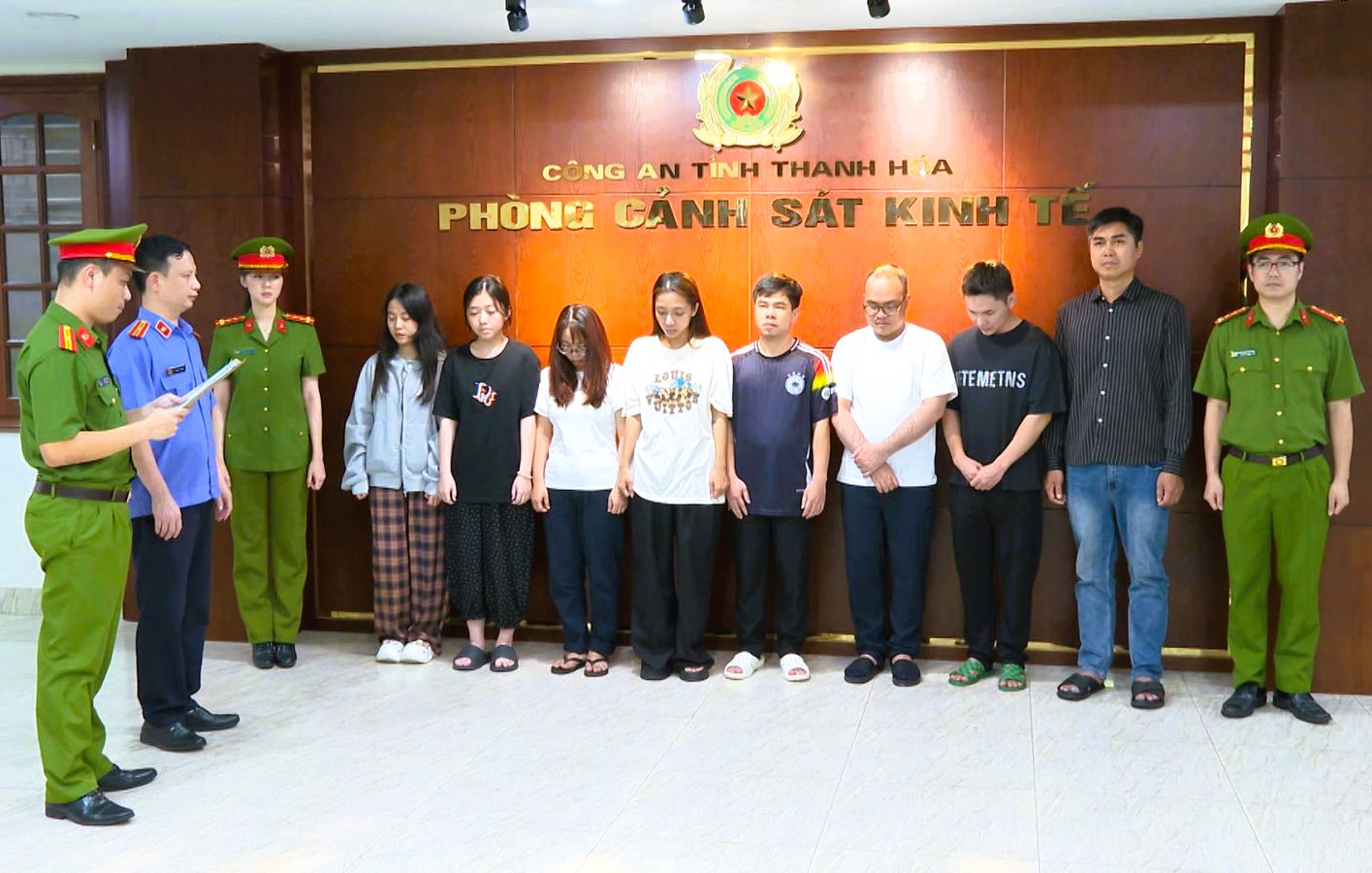Bắt giám đốc, phó giám đốc 2 công ty trang sức có tiếng ở TP HCM - Ảnh 1.