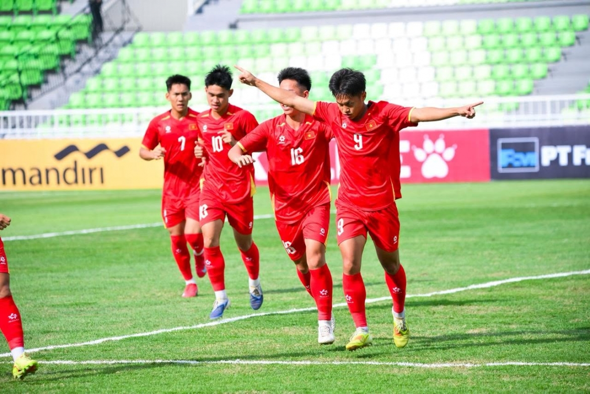 U19 Việt Nam bị loại: B&oacute;ng đ&aacute; trẻ kh&ocirc;ng thể lớn l&ecirc;n bằng tiểu xảo - Ảnh 2.