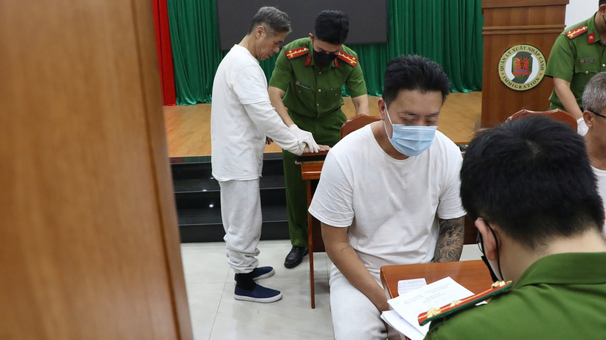 C&ocirc;ng an TPHCM tiếp nhận 33 c&ocirc;ng d&acirc;n do Mỹ trục xuất - Ảnh 2.