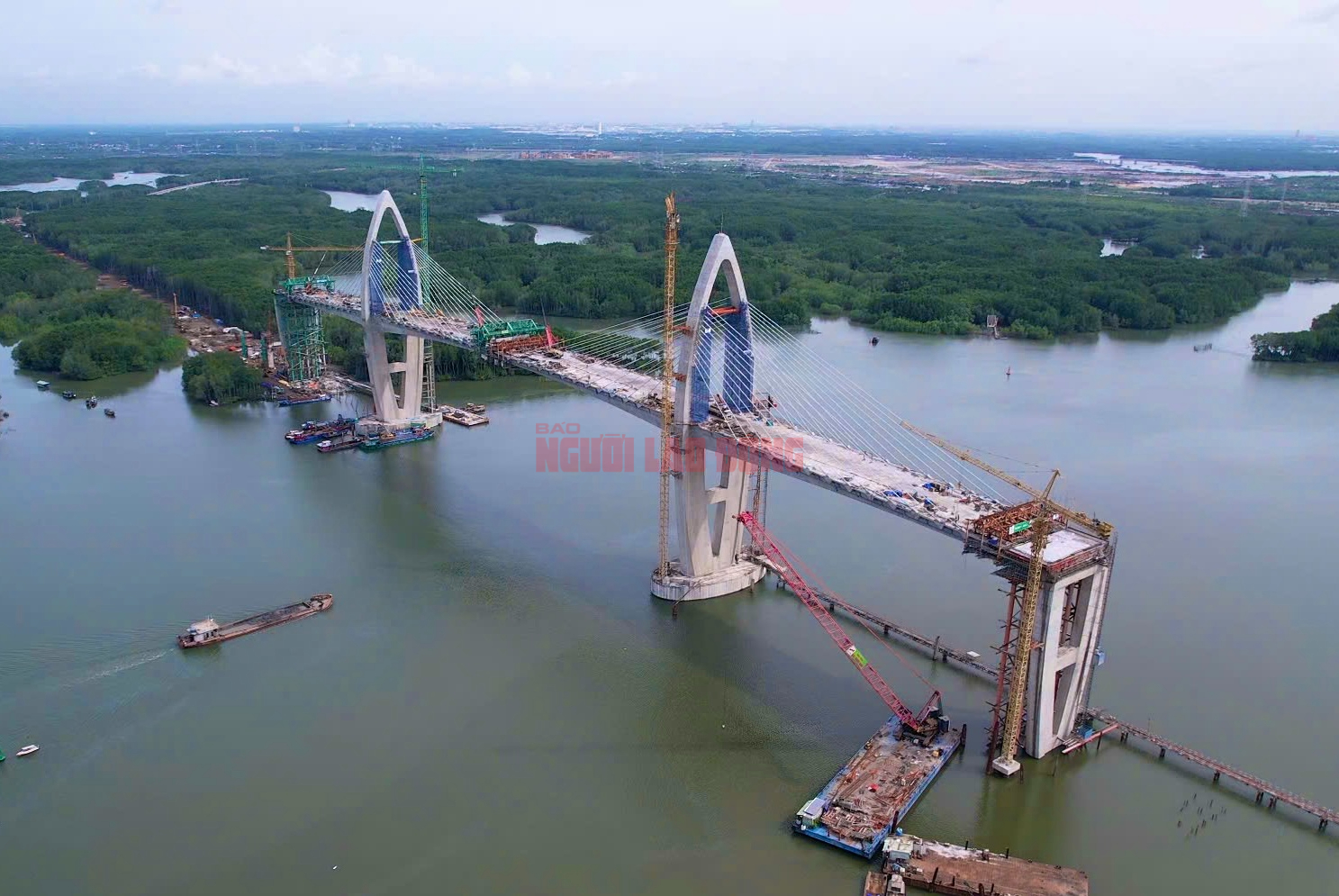 Cận cảnh cầu Phước An trước ng&agrave;y hợp long - Ảnh 4.