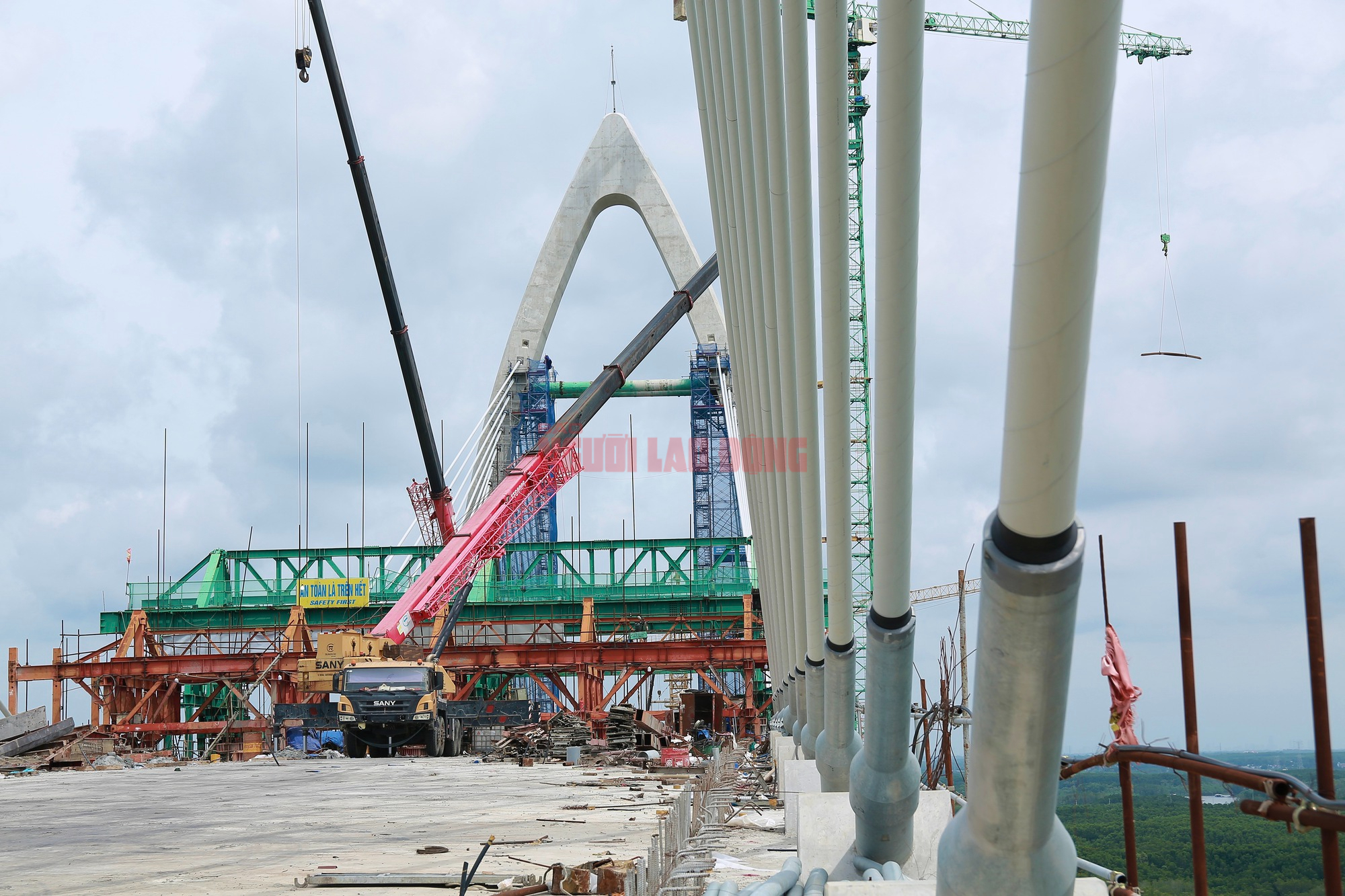 Cận cảnh cầu Phước An trước ng&agrave;y hợp long - Ảnh 5.