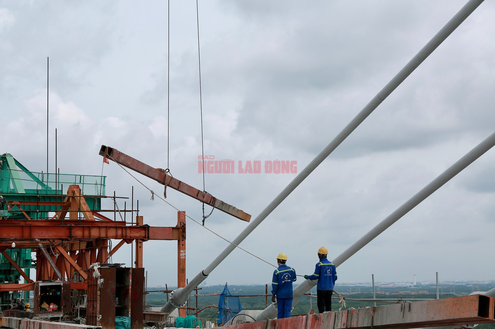 Cận cảnh cầu Phước An trước ng&agrave;y hợp long - Ảnh 6.